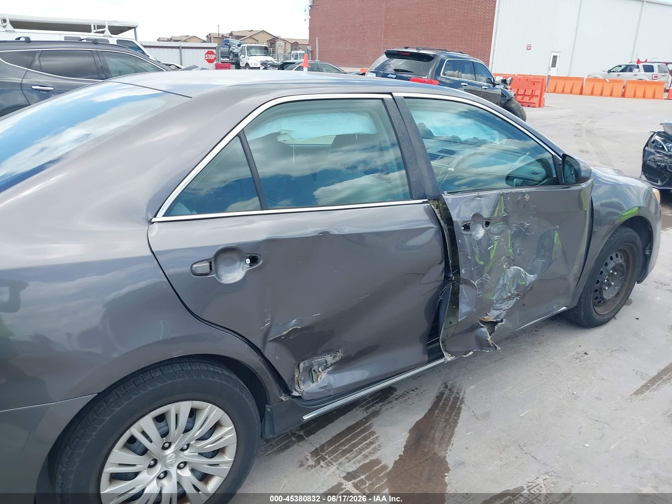 2014 Toyota Camry Le Gray vin: 4T1BF1FK6EU414594