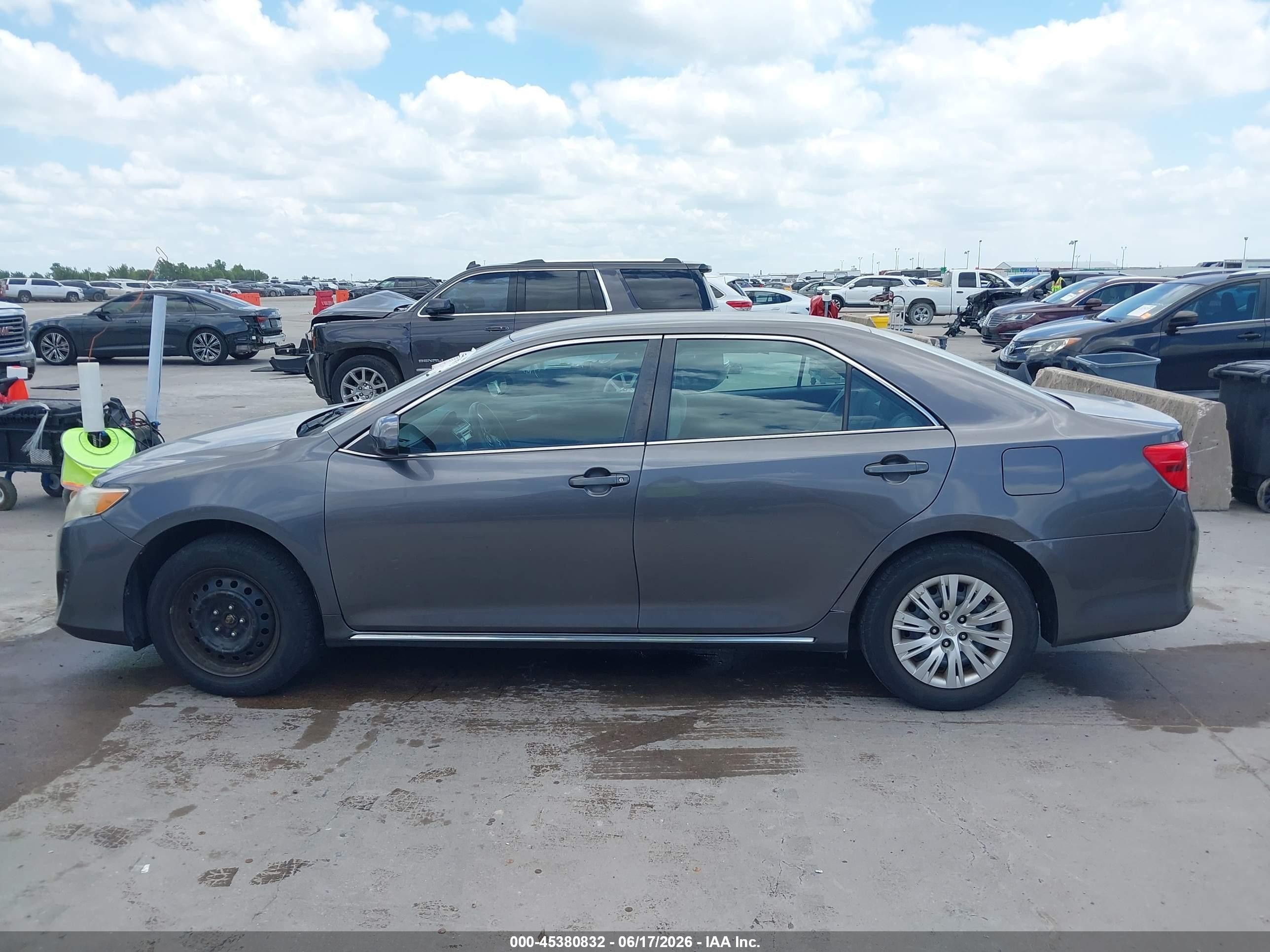 2014 Toyota Camry Le Gray vin: 4T1BF1FK6EU414594
