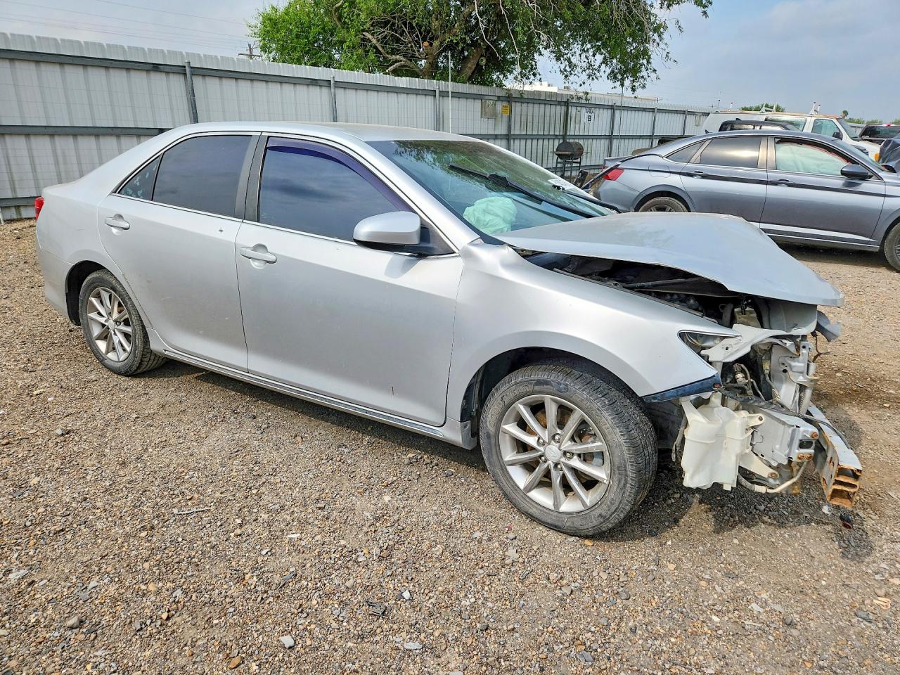 2014 Toyota Camry Le Silver vin: 4T1BF1FK6EU419178