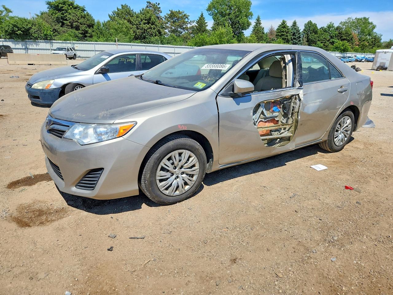 2014 Toyota Camry Le Gold vin: 4T1BF1FK6EU449698