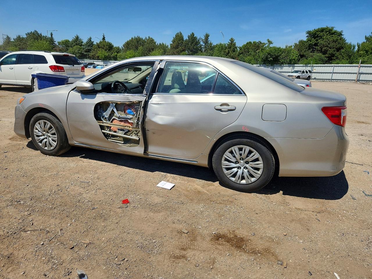 2014 Toyota Camry Le Gold vin: 4T1BF1FK6EU449698