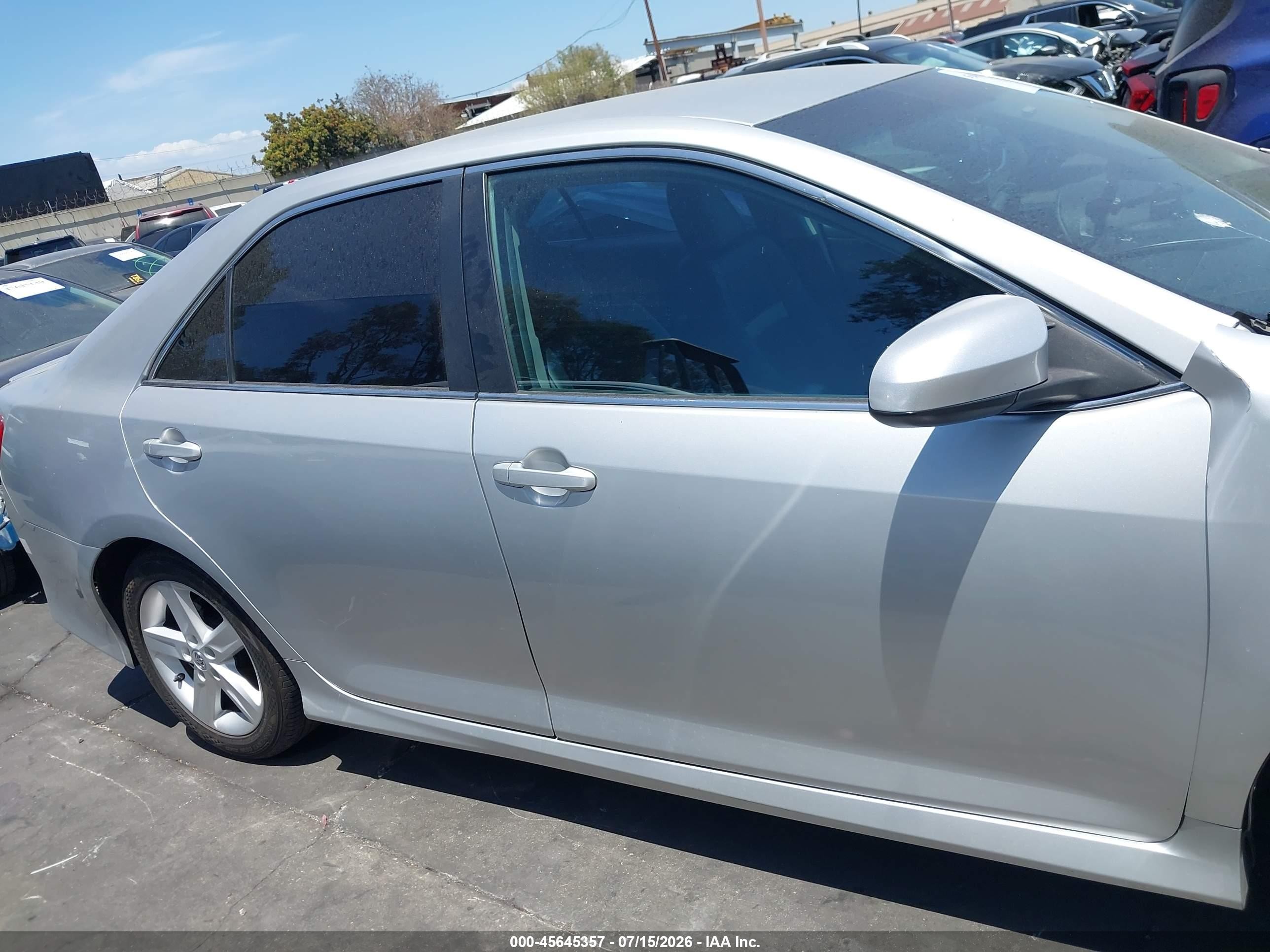 2014 Toyota Camry Se Серебряный vin: 4T1BF1FK6EU450981