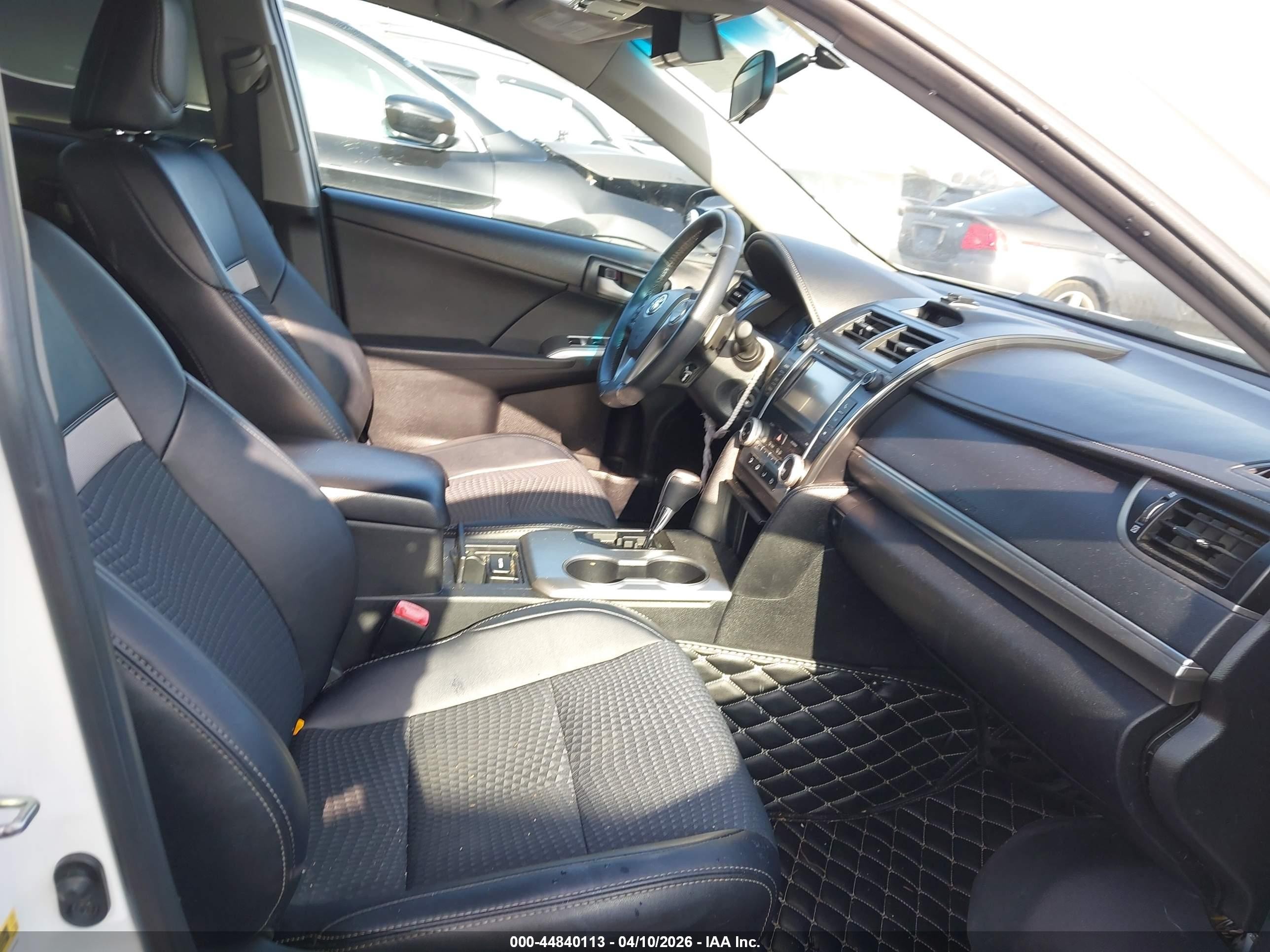 2014 Toyota Camry Se Sport White vin: 4T1BF1FK6EU750035