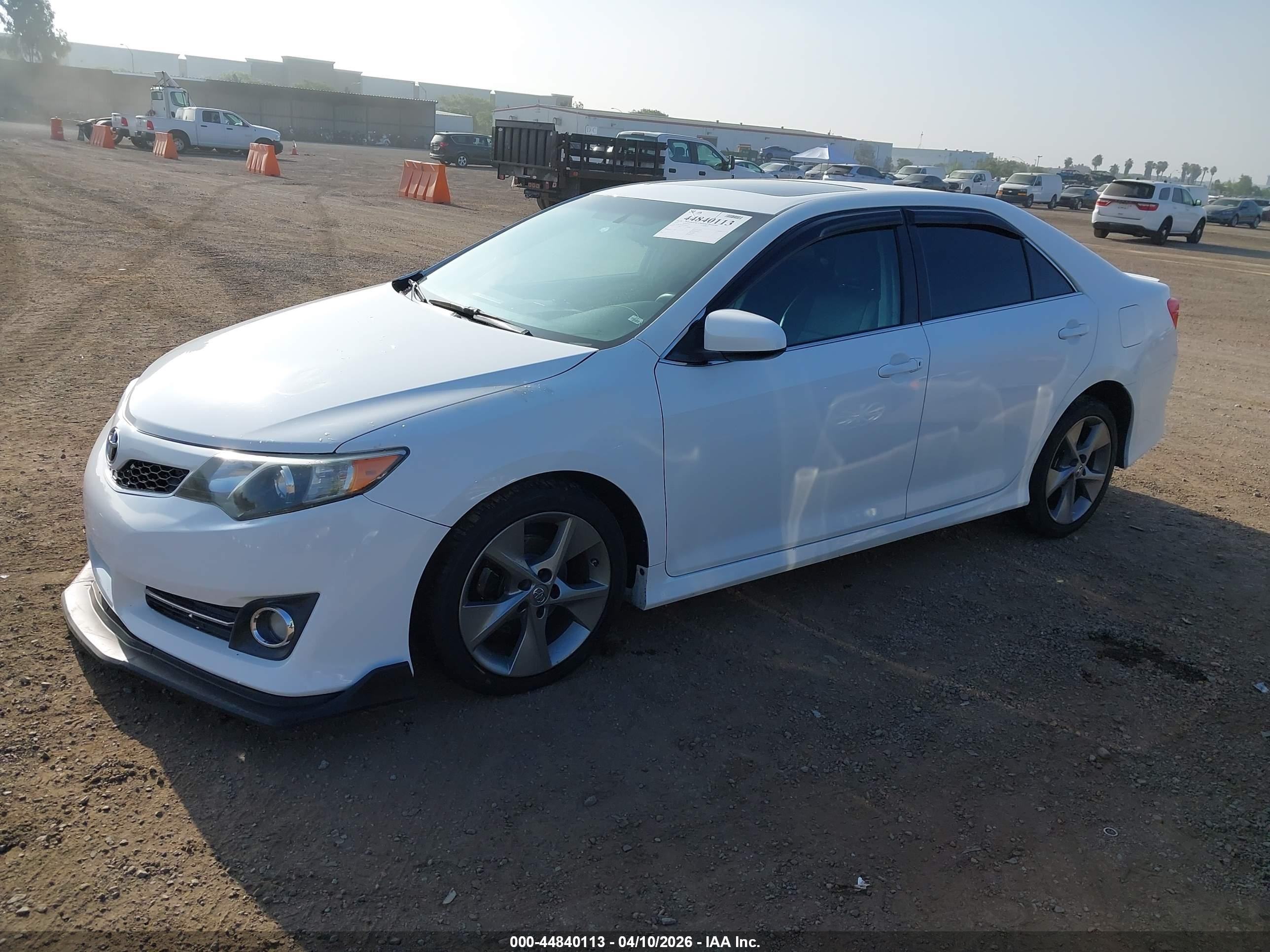 2014 Toyota Camry Se Sport White vin: 4T1BF1FK6EU750035