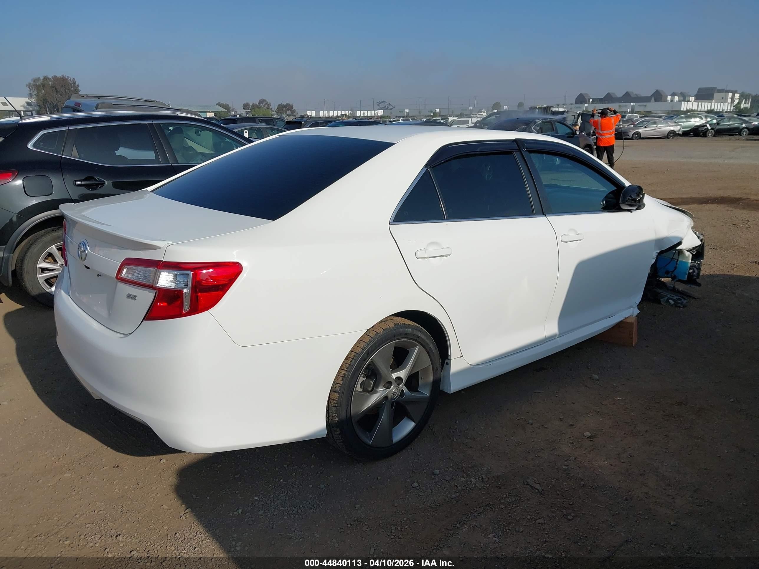 2014 Toyota Camry Se Sport White vin: 4T1BF1FK6EU750035