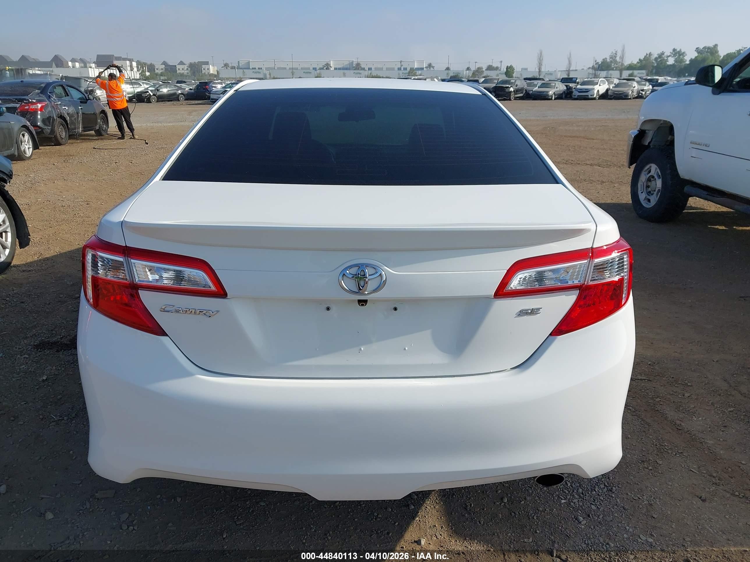 2014 Toyota Camry Se Sport White vin: 4T1BF1FK6EU750035