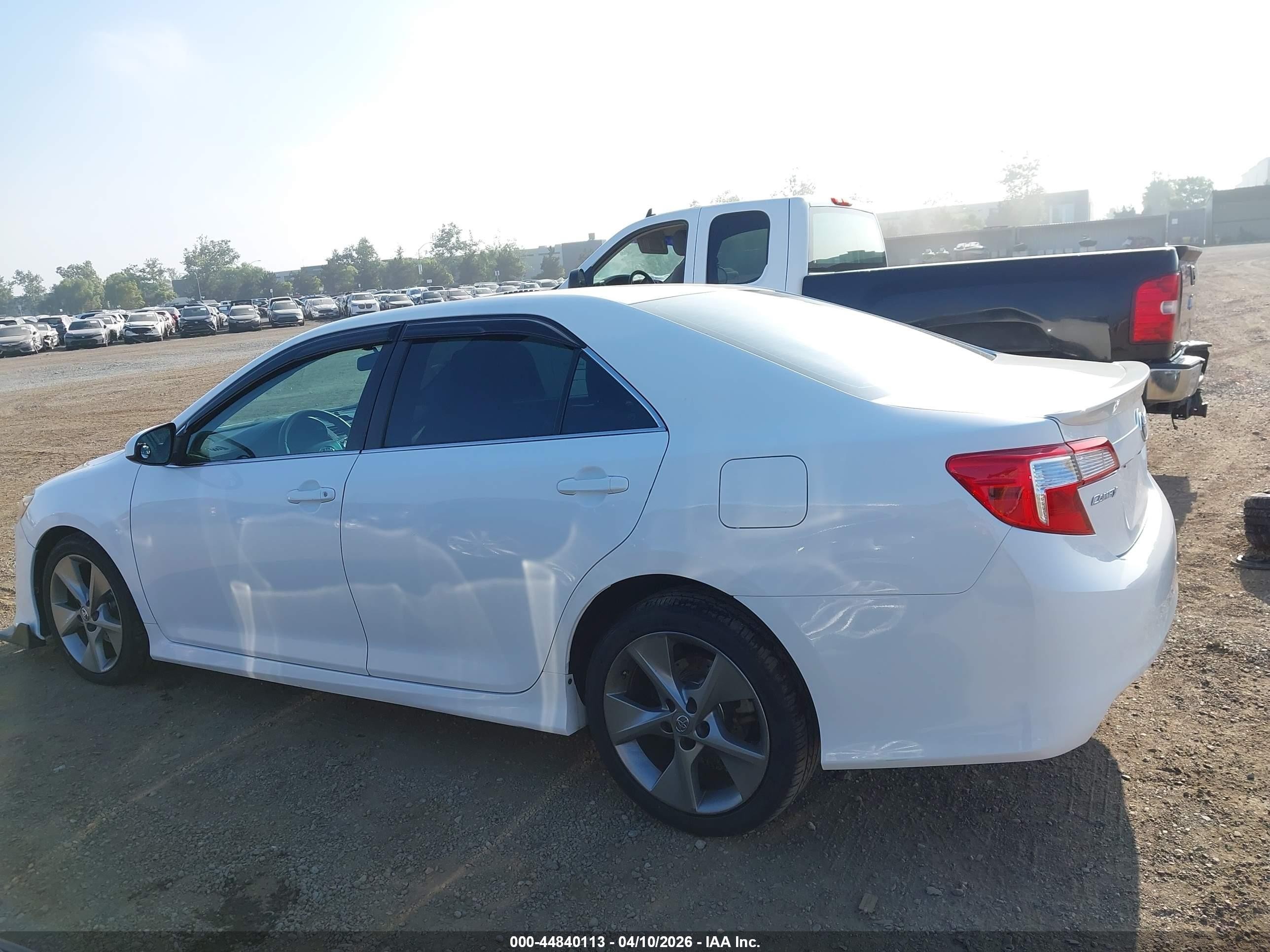 2014 Toyota Camry Se Sport White vin: 4T1BF1FK6EU750035