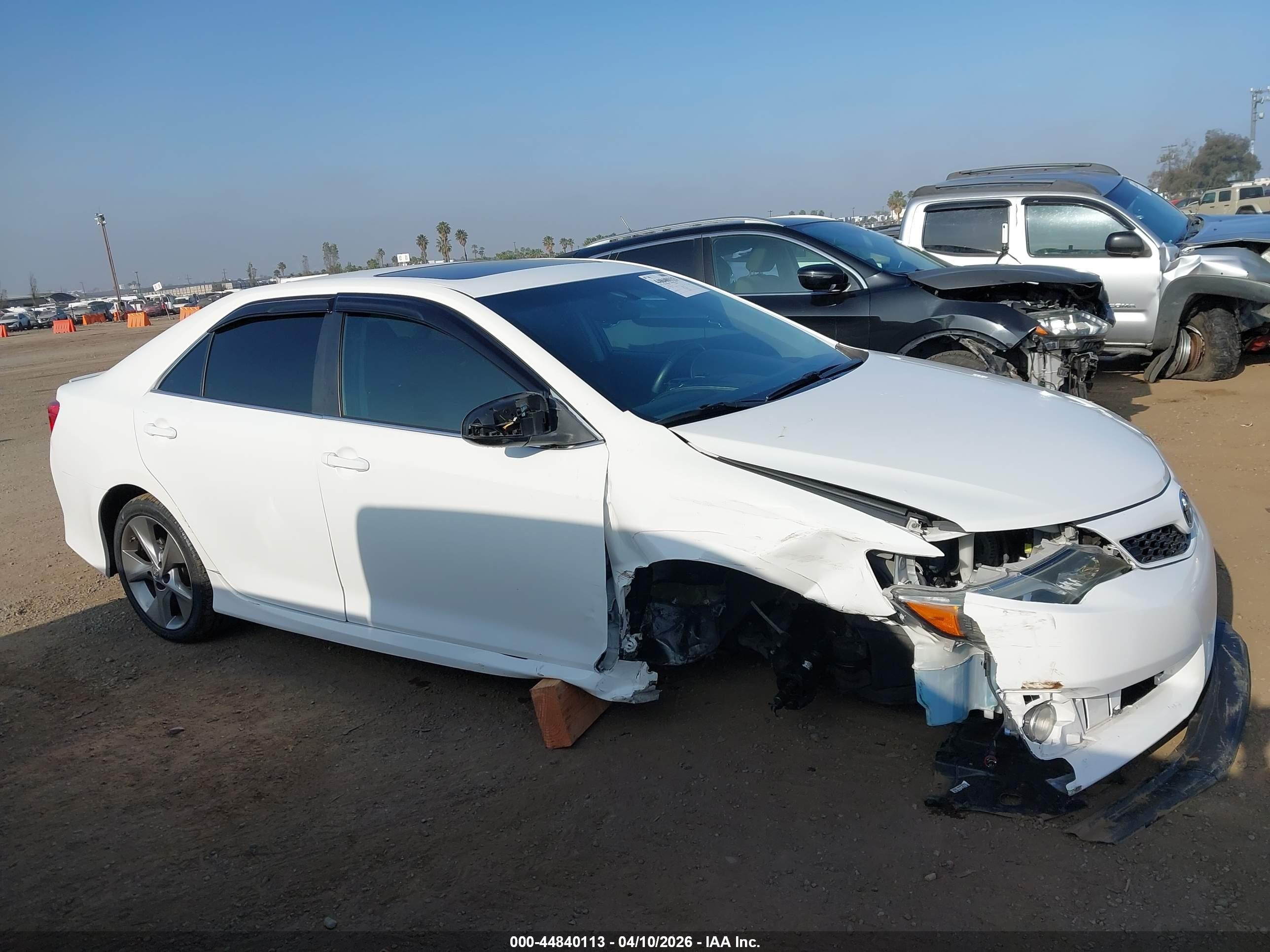 2014 Toyota Camry Se Sport White vin: 4T1BF1FK6EU750035