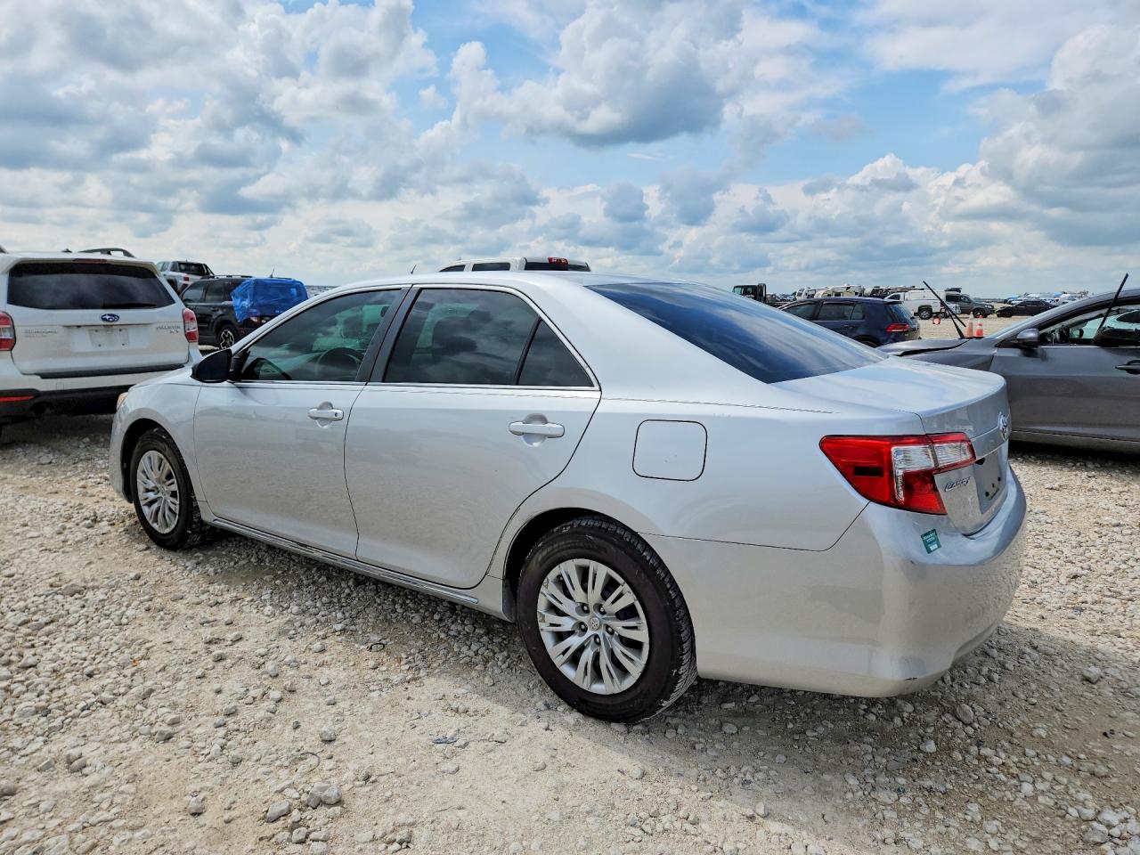 2014 Toyota Camry Le Silver vin: 4T1BF1FK6EU759737