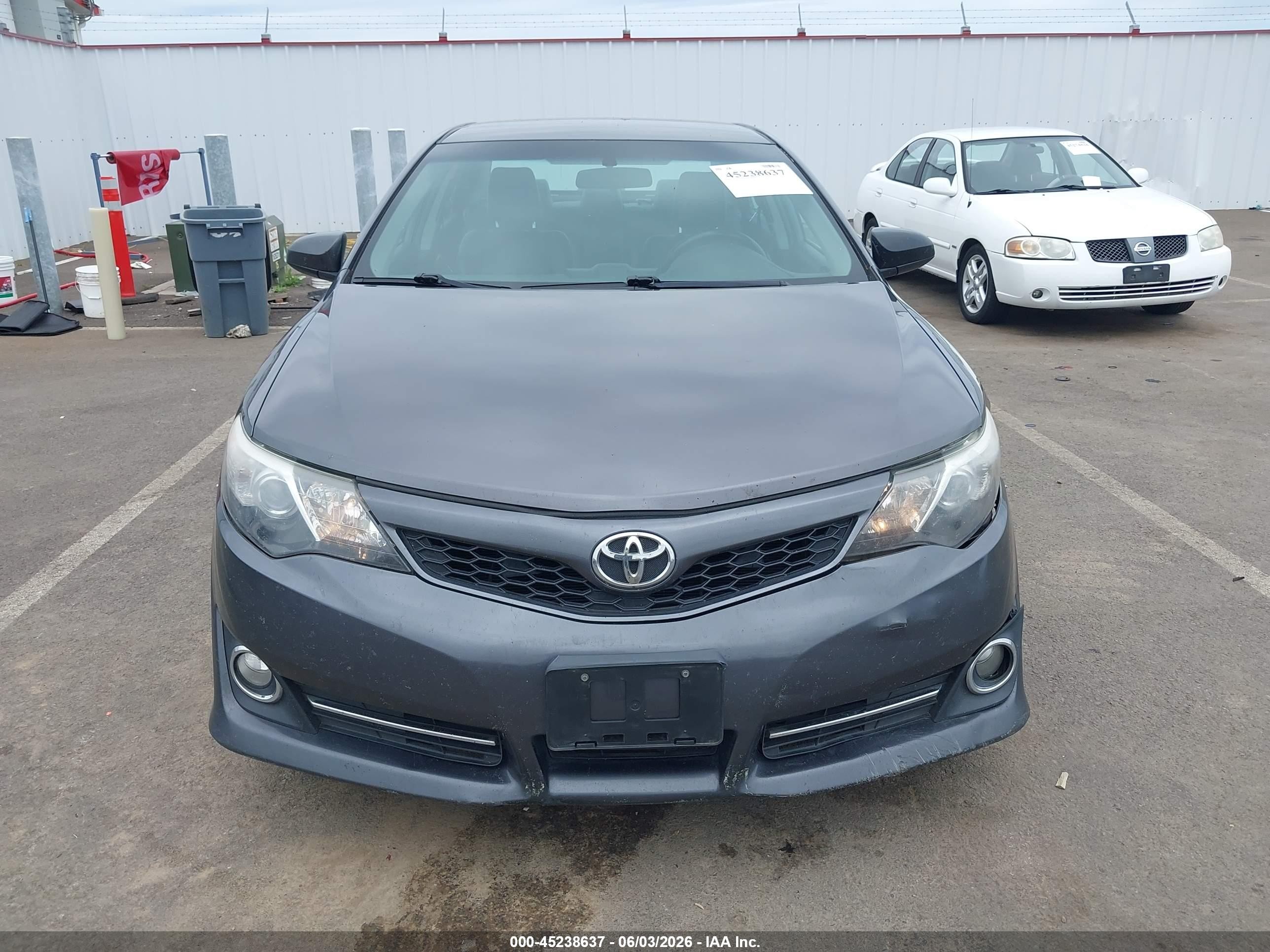 2014 Toyota Camry Se Gray vin: 4T1BF1FK6EU827664