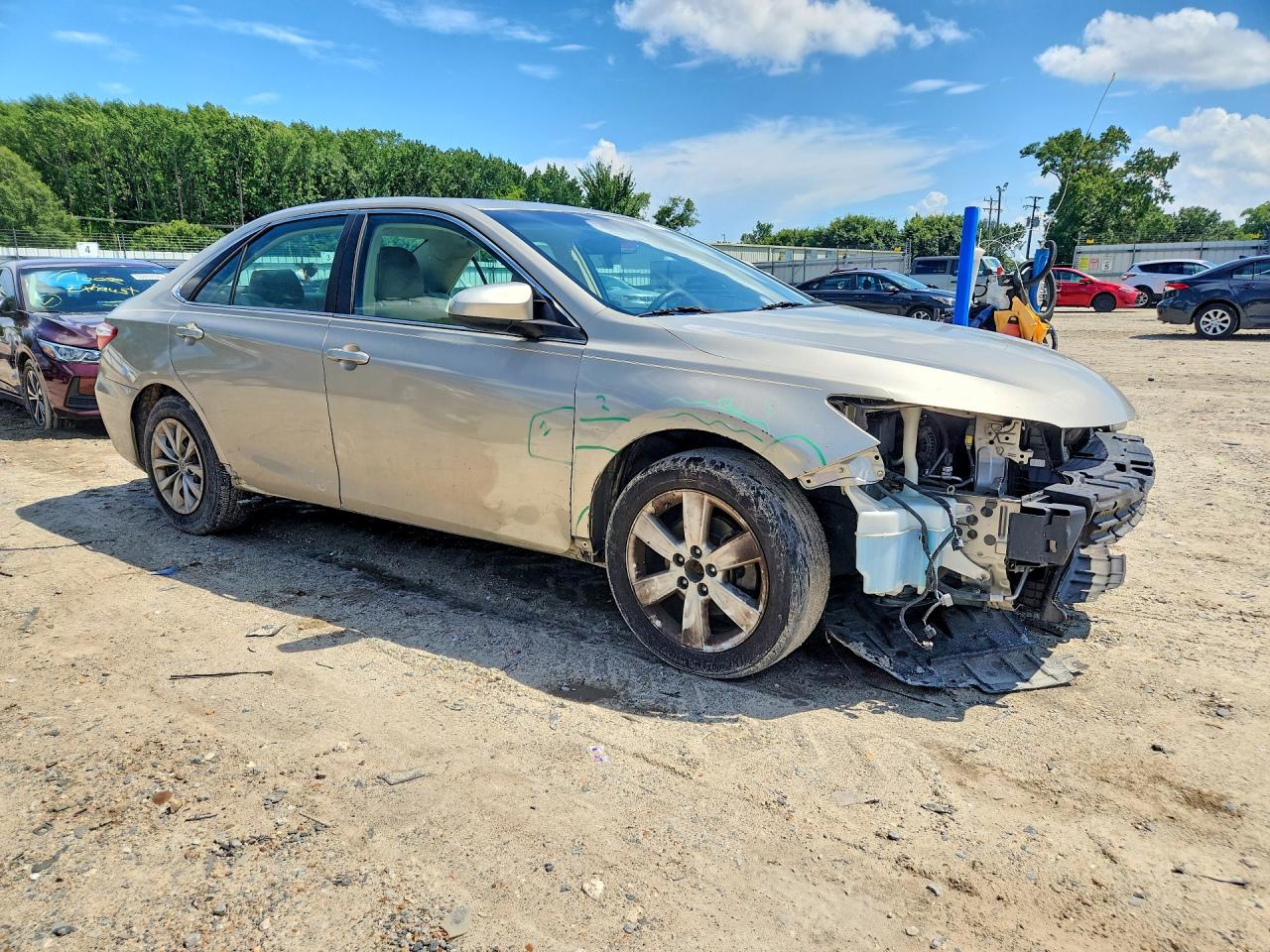 2015 Toyota Camry Le Gold vin: 4T1BF1FK6FU004122