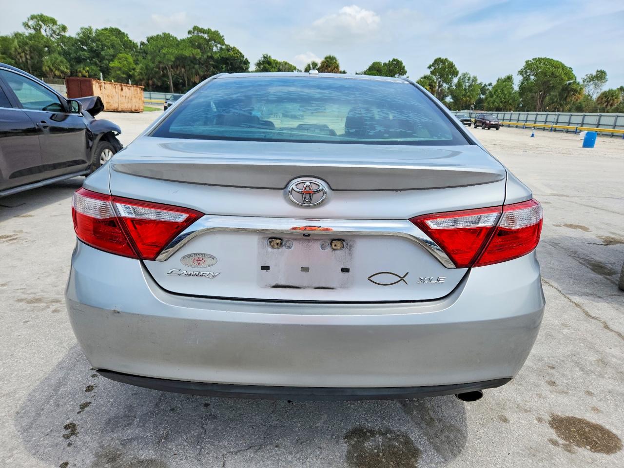 2015 Toyota Camry Xle Silver vin: 4T1BF1FK6FU011054