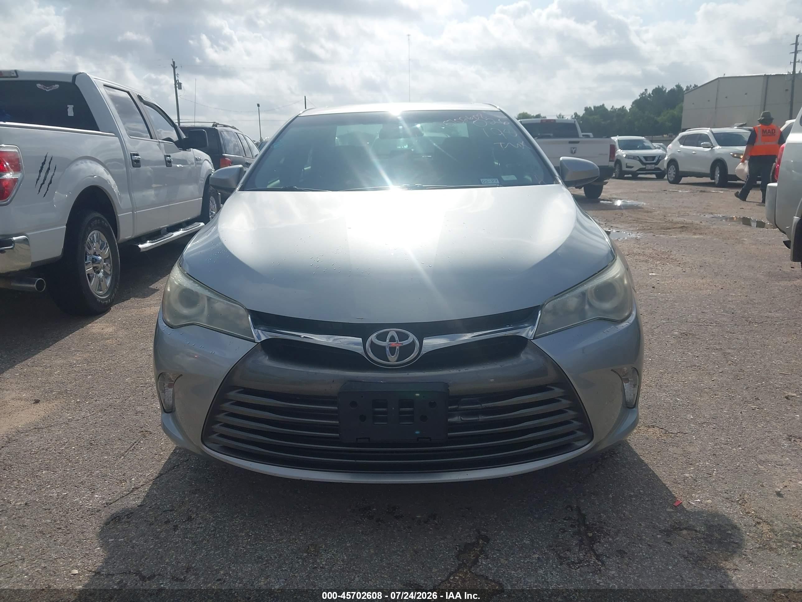 2015 Toyota Camry Le Silver vin: 4T1BF1FK6FU026198