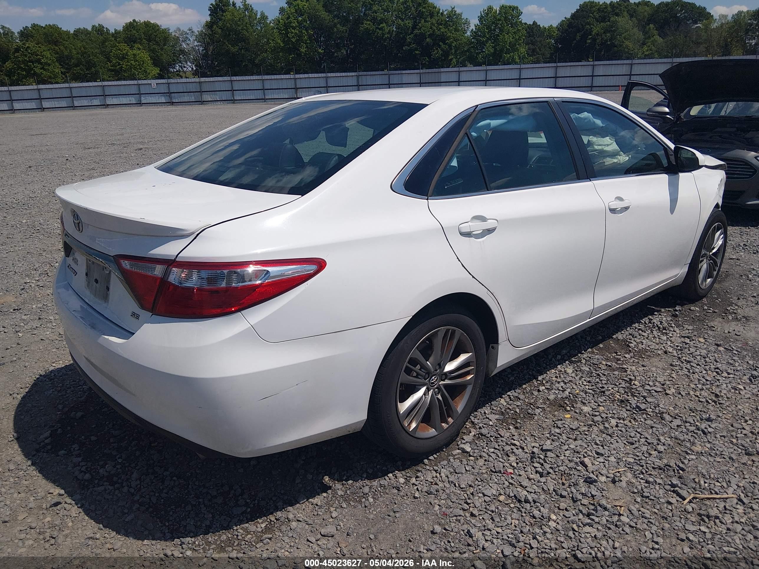 2015 Toyota Camry Se White vin: 4T1BF1FK6FU028940