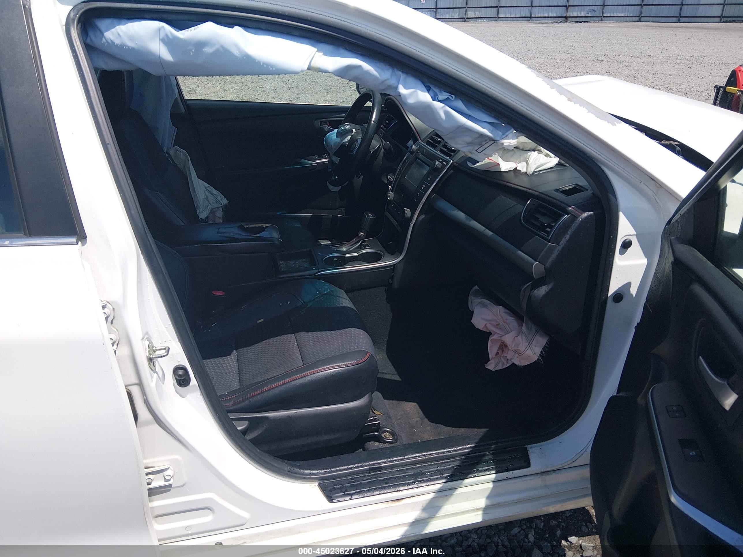 2015 Toyota Camry Se White vin: 4T1BF1FK6FU028940