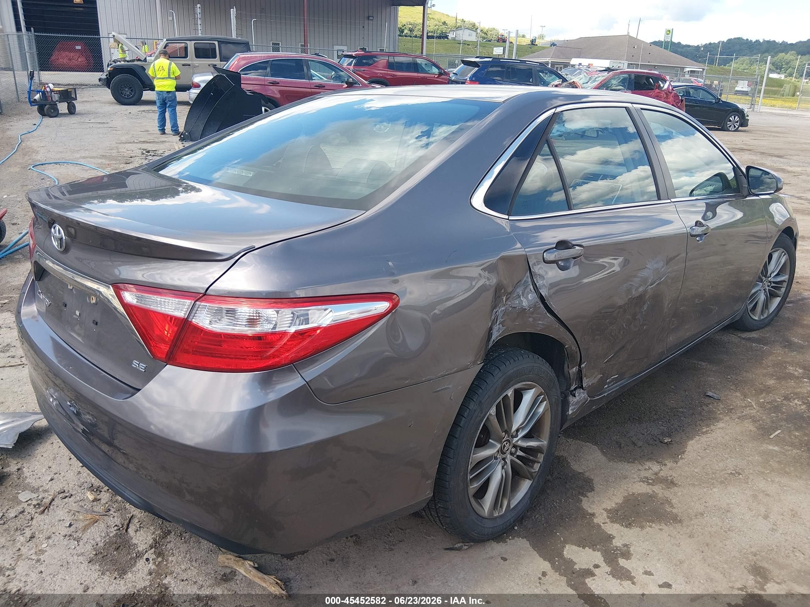 2015 Toyota Camry Se Серый vin: 4T1BF1FK6FU477681