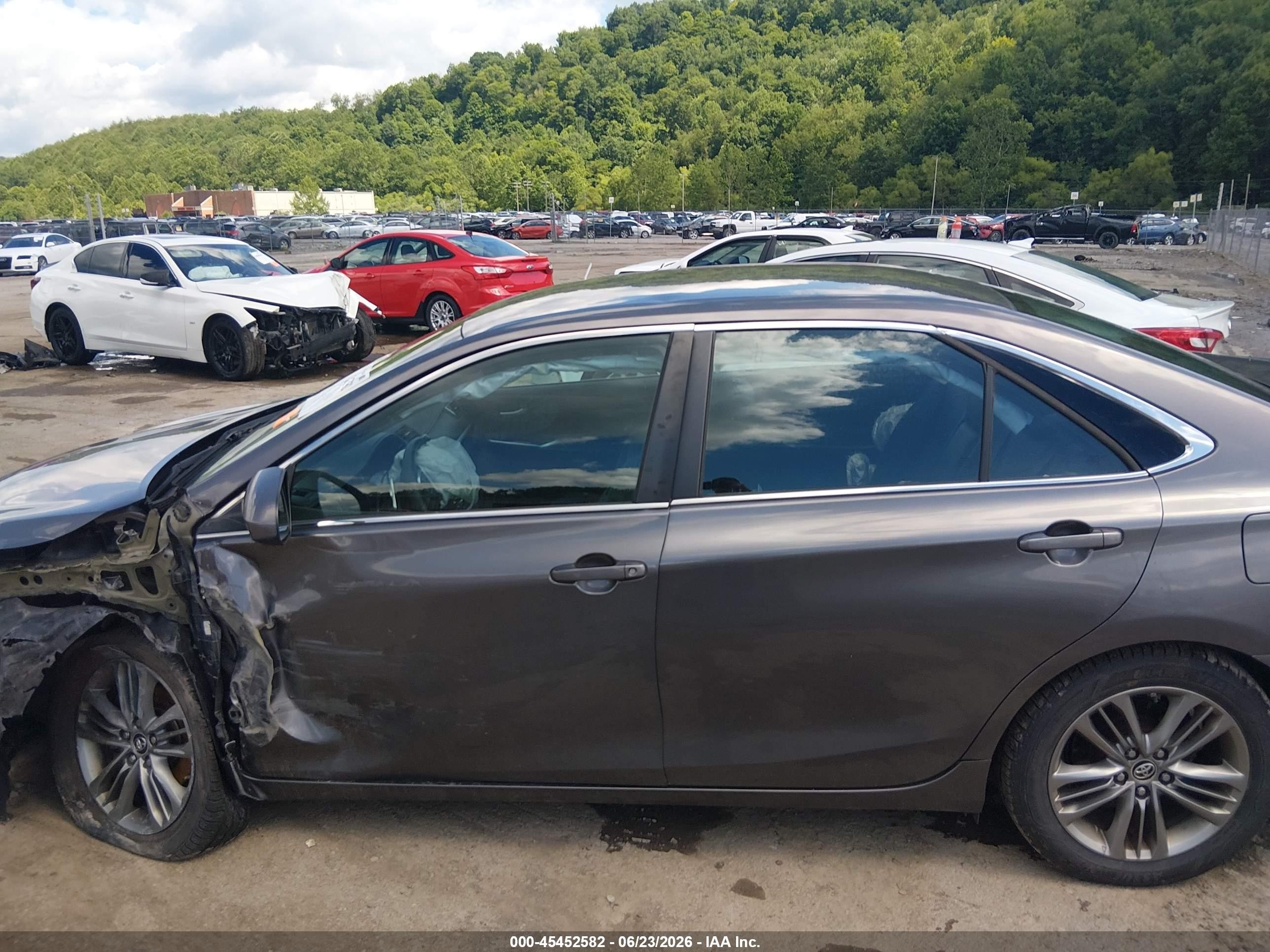 2015 Toyota Camry Se Серый vin: 4T1BF1FK6FU477681