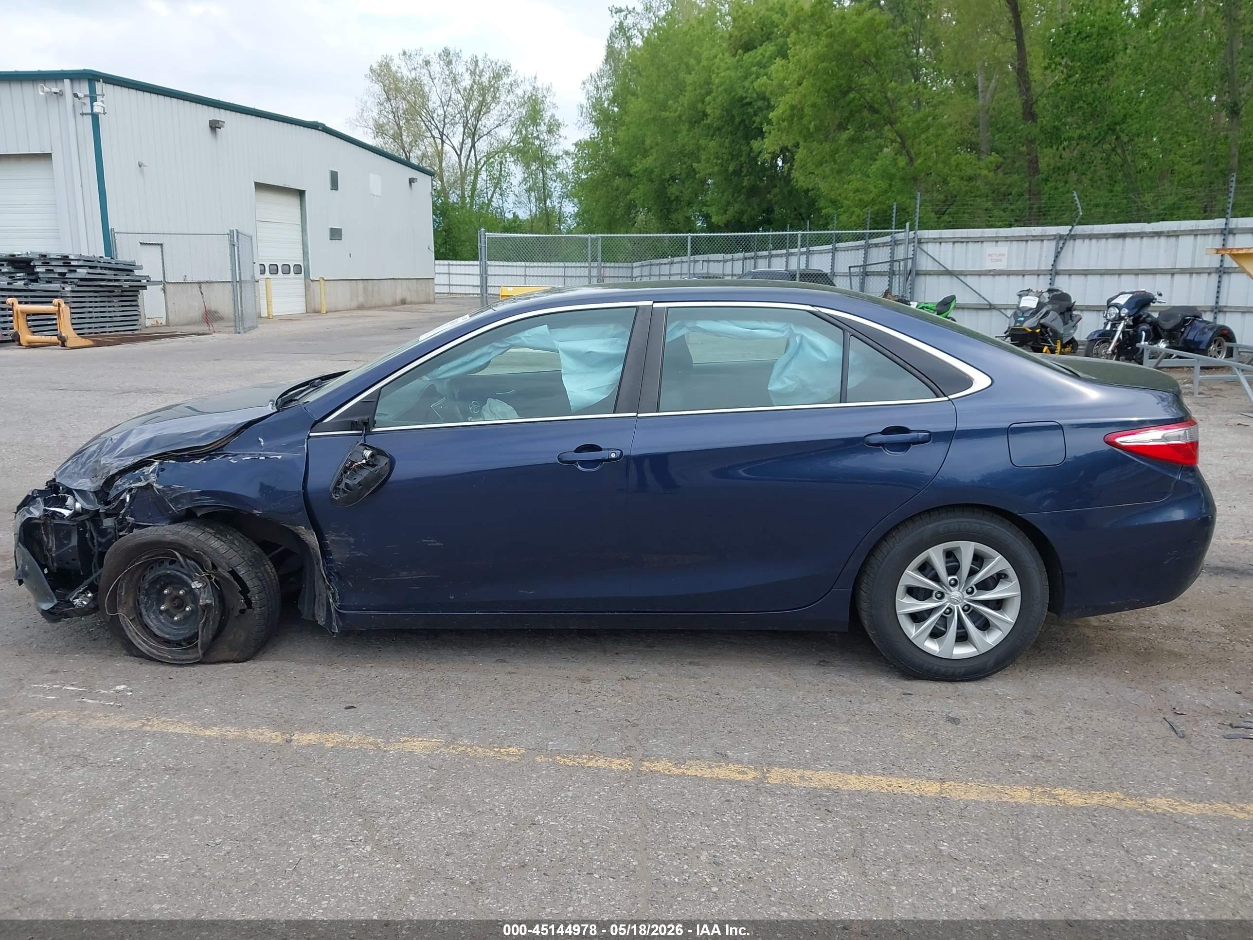 2015 Toyota Camry Le Navy vin: 4T1BF1FK6FU892175