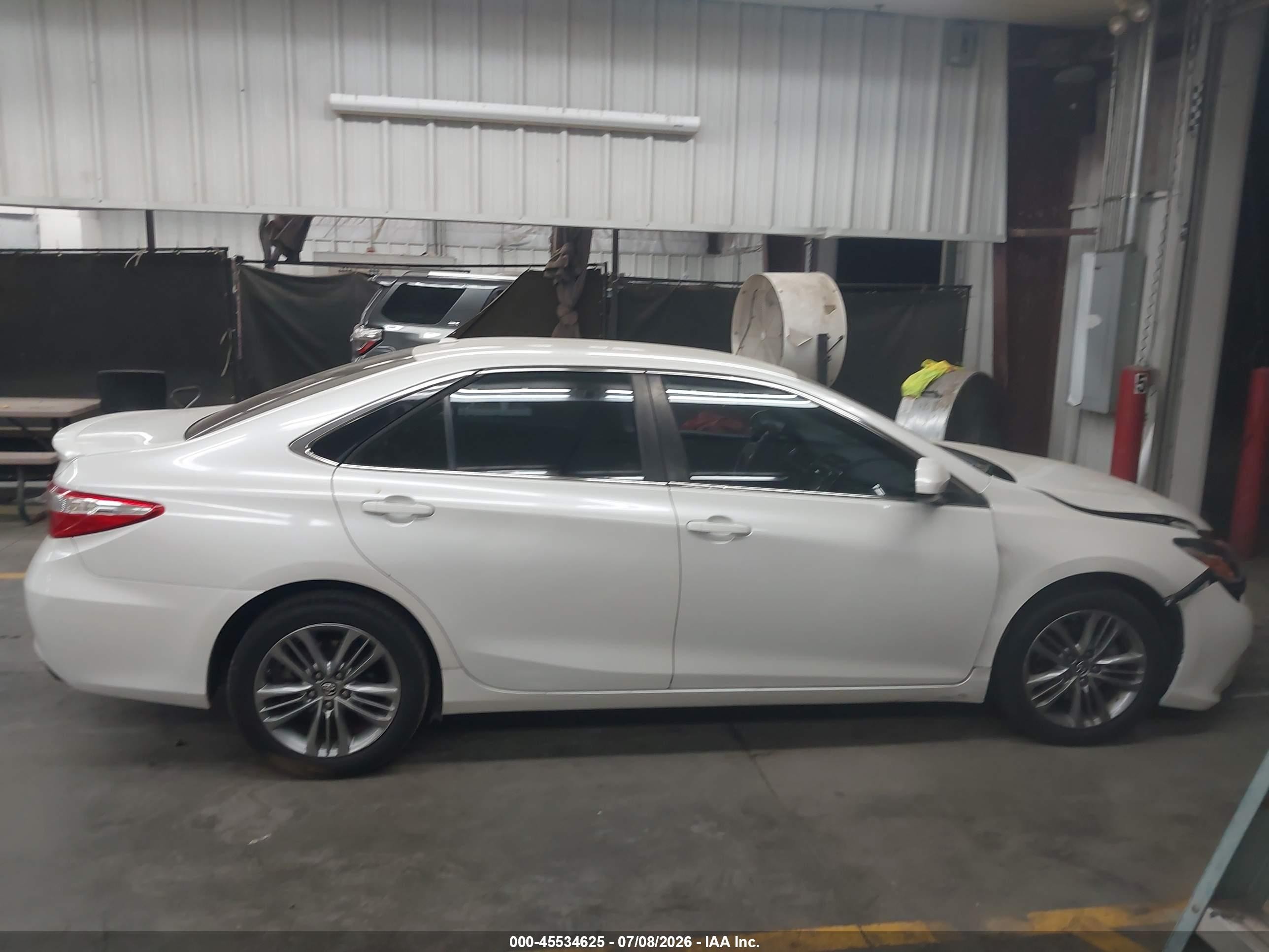 2015 Toyota Camry Se White vin: 4T1BF1FK6FU945117