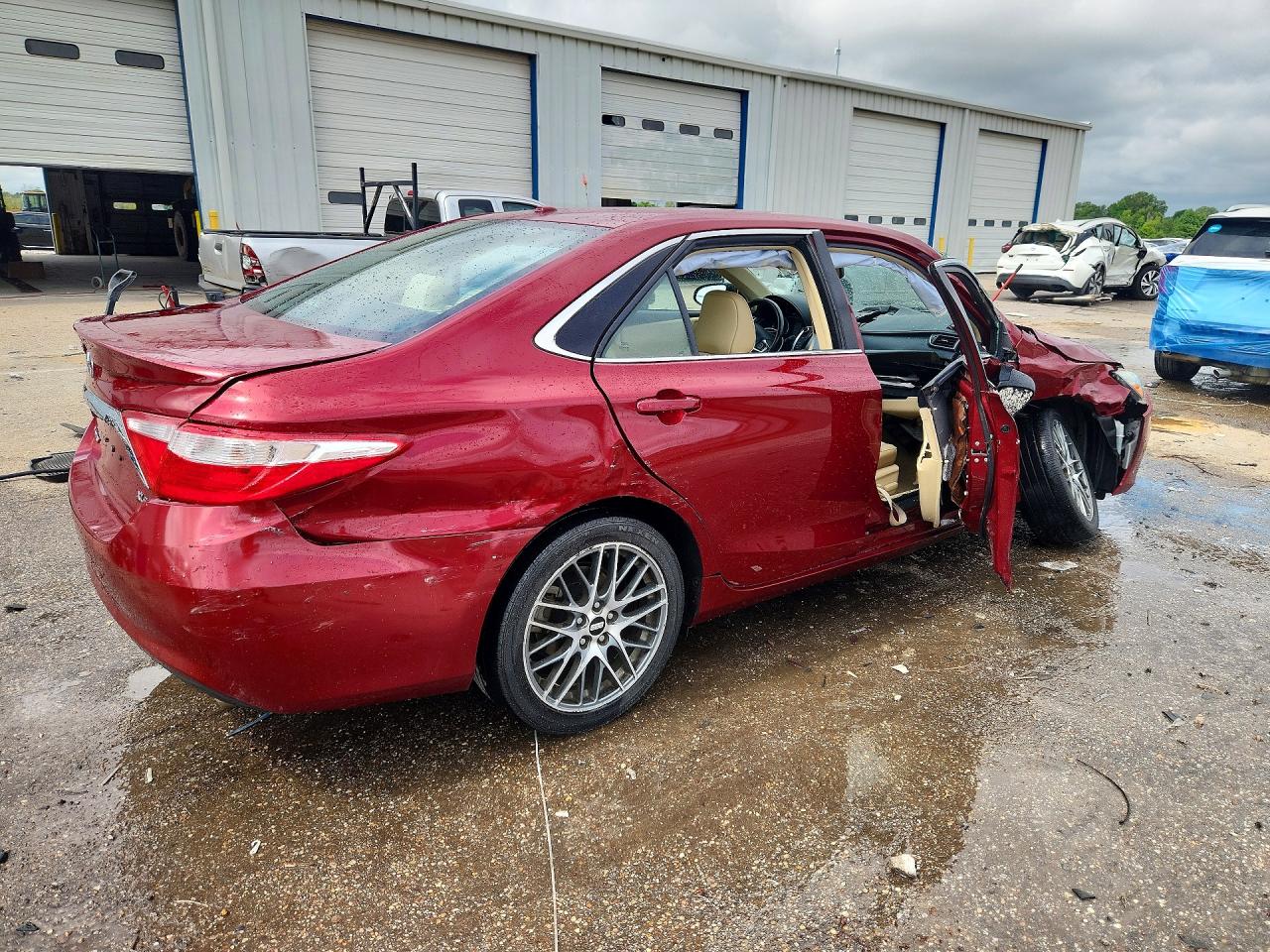 2015 Toyota Camry Xle Burgundy vin: 4T1BF1FK6FU948440