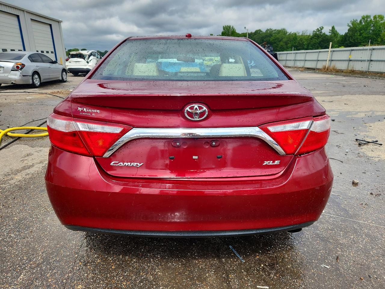 2015 Toyota Camry Xle Burgundy vin: 4T1BF1FK6FU948440