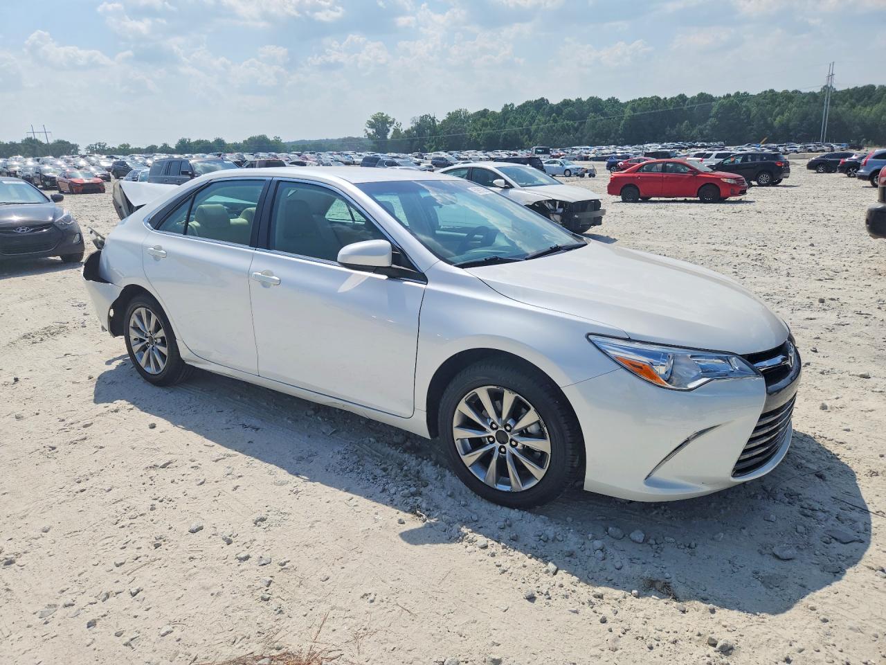 2015 Toyota Camry Xle White vin: 4T1BF1FK6FU951614