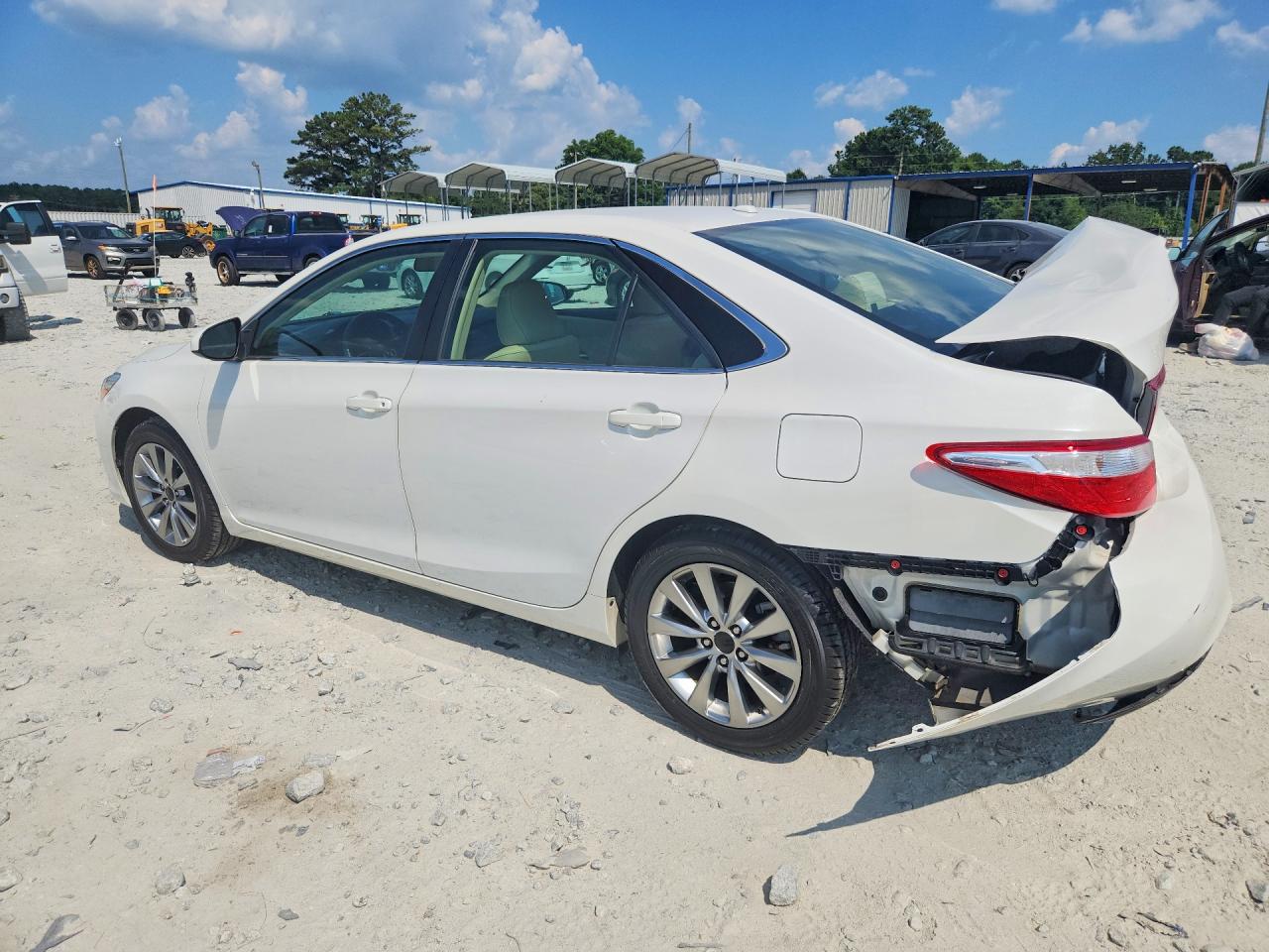 2015 Toyota Camry Xle White vin: 4T1BF1FK6FU951614