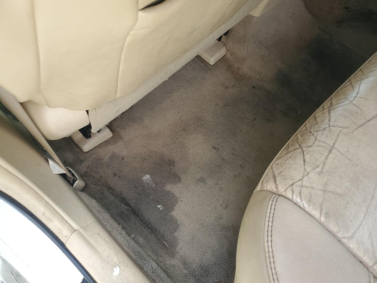 2017 Toyota Camry Xle Белый vin: 4T1BF1FK6HU323717 Damage: Left Rear Carpet, Stained, Permanent
