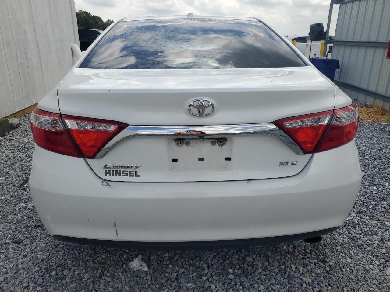 2017 Toyota Camry Xle Белый vin: 4T1BF1FK6HU323717 Damage: Deck Lid, Chipped, 2