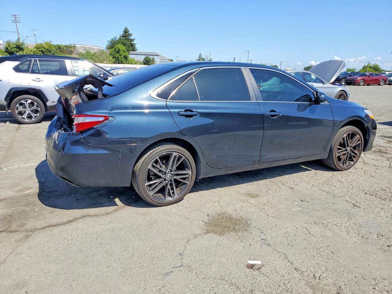 2017 Toyota Camry Le Blue vin: 4T1BF1FK6HU679472