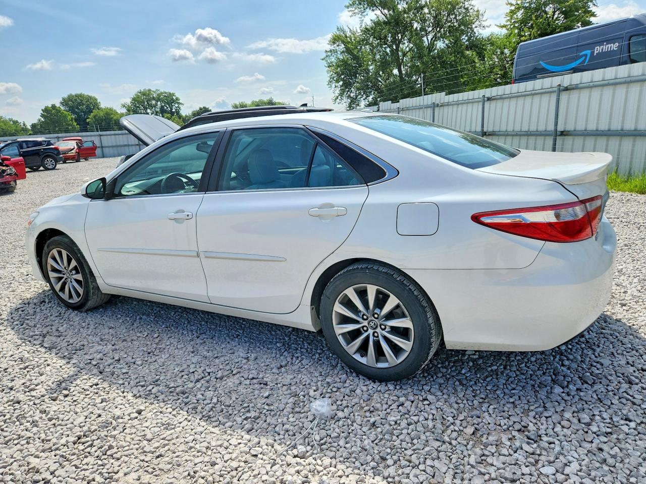 2017 Toyota Camry Xle White vin: 4T1BF1FK6HU800470