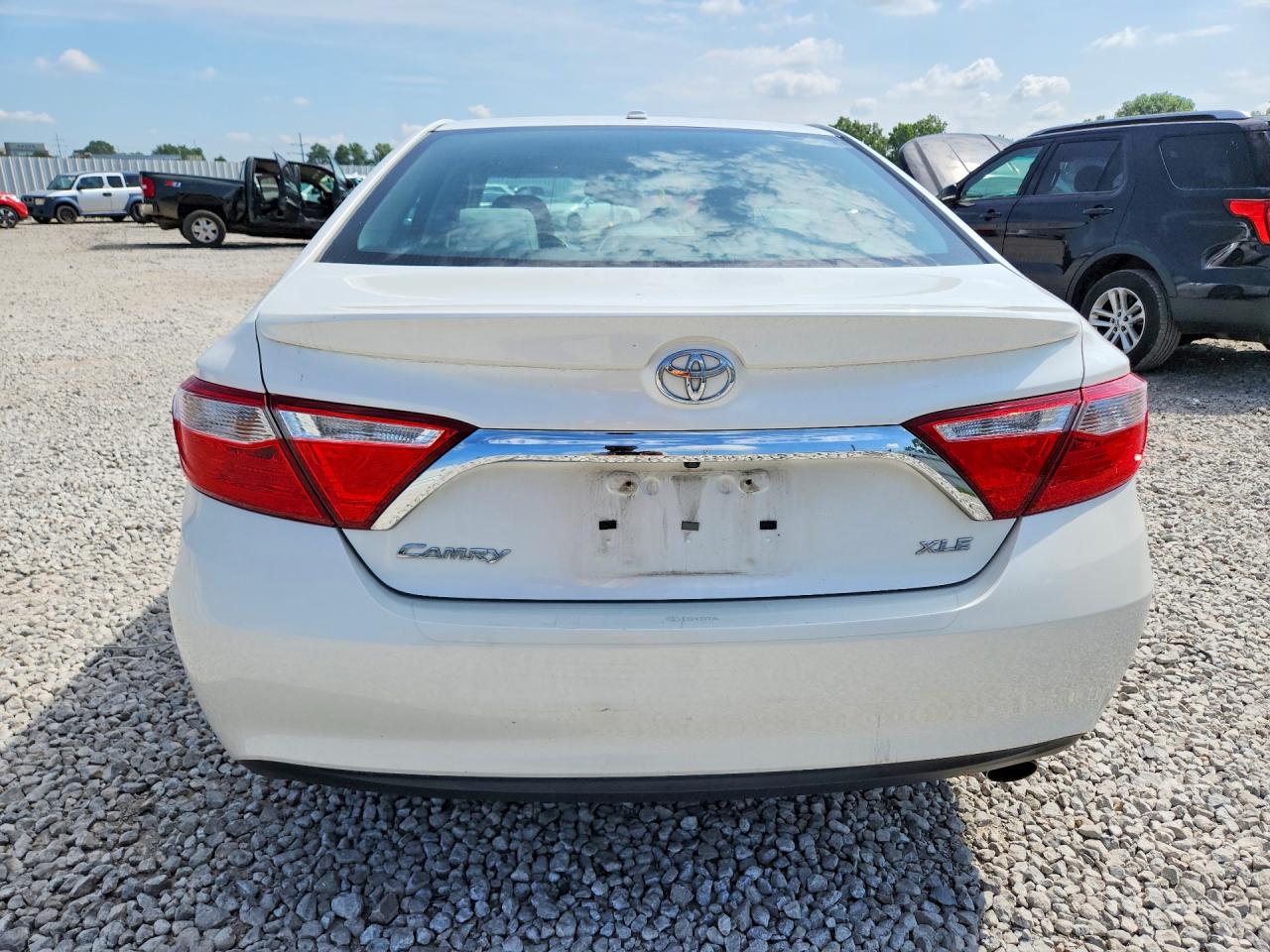 2017 Toyota Camry Xle White vin: 4T1BF1FK6HU800470