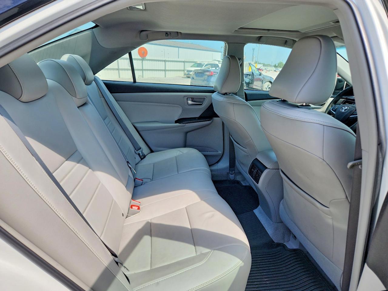 2017 Toyota Camry Xle White vin: 4T1BF1FK6HU800470
