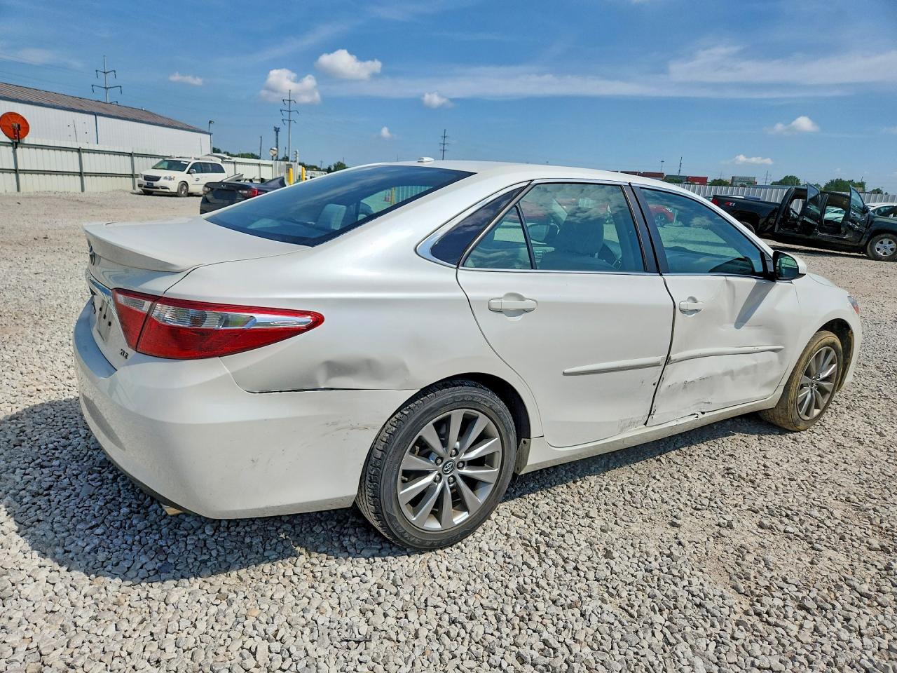 2017 Toyota Camry Xle White vin: 4T1BF1FK6HU800470