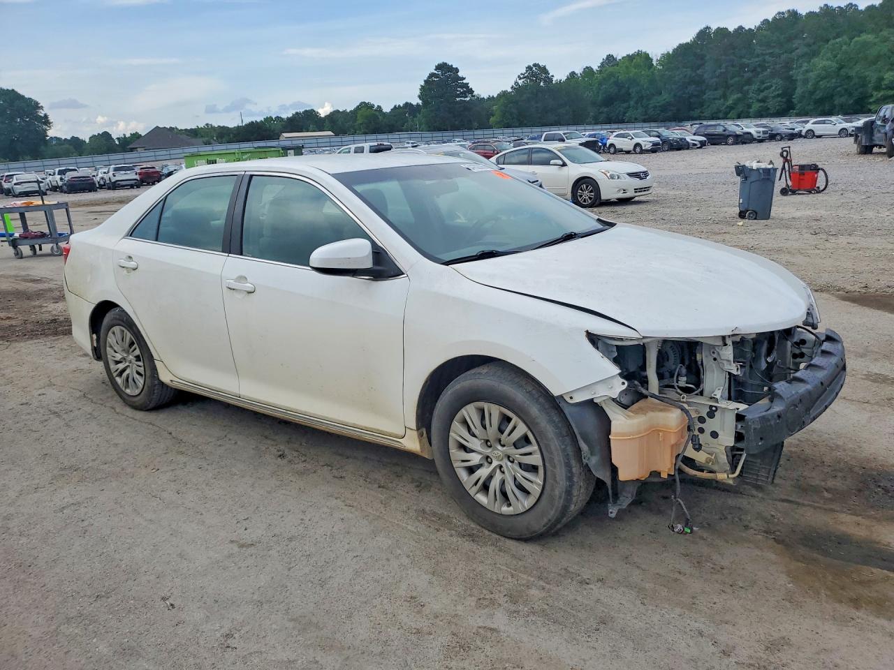 2012 Toyota Camry Le White vin: 4T1BF1FK7CU540038