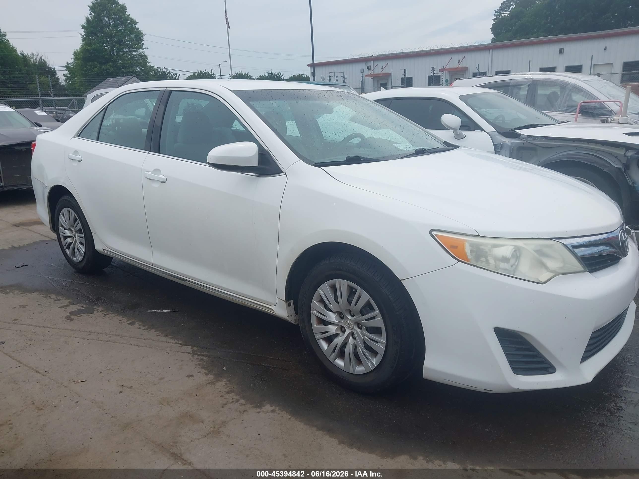 2012 Toyota Camry Le White vin: 4T1BF1FK7CU560919