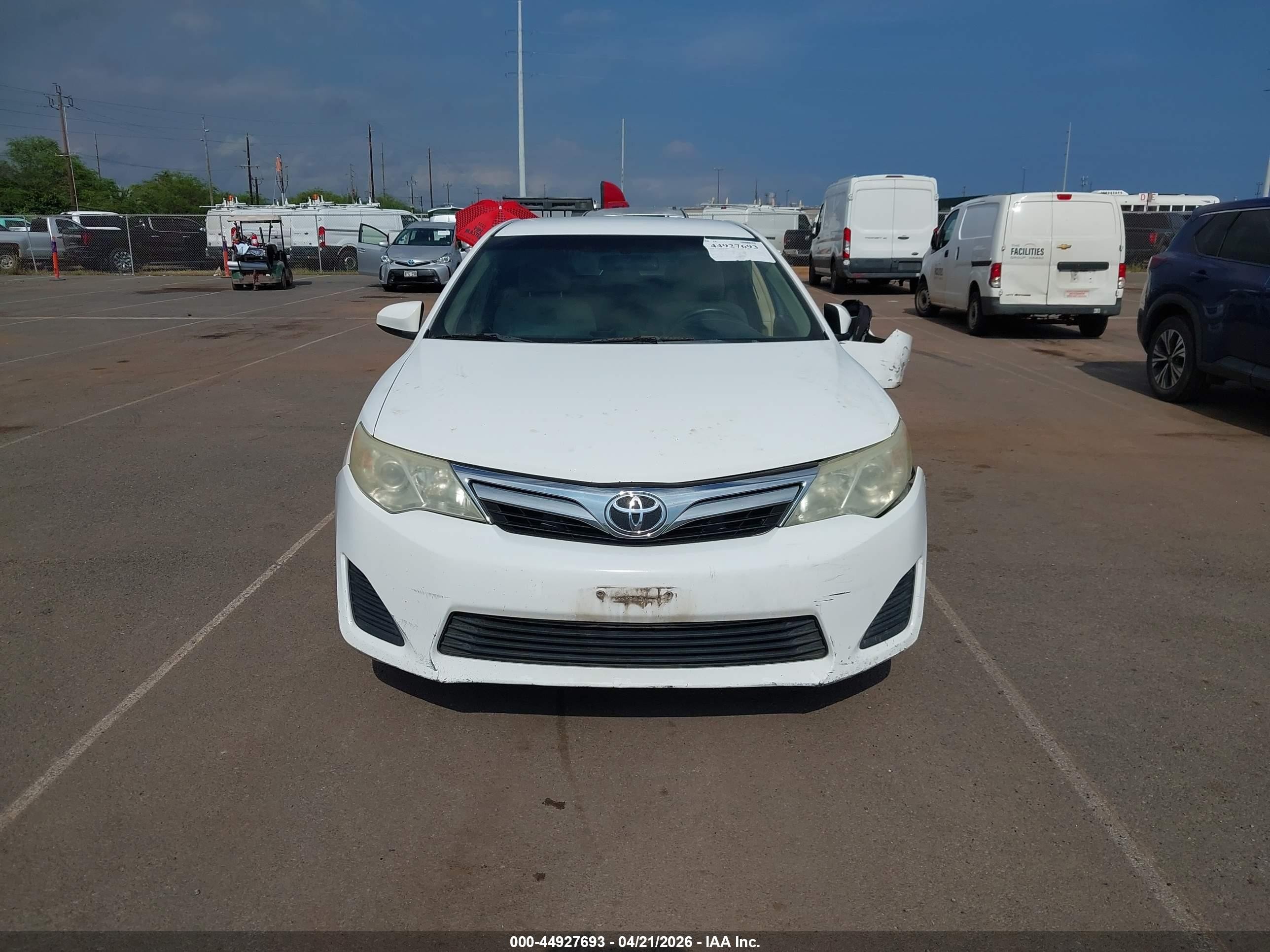 2013 Toyota Camry Le White vin: 4T1BF1FK7DU639296