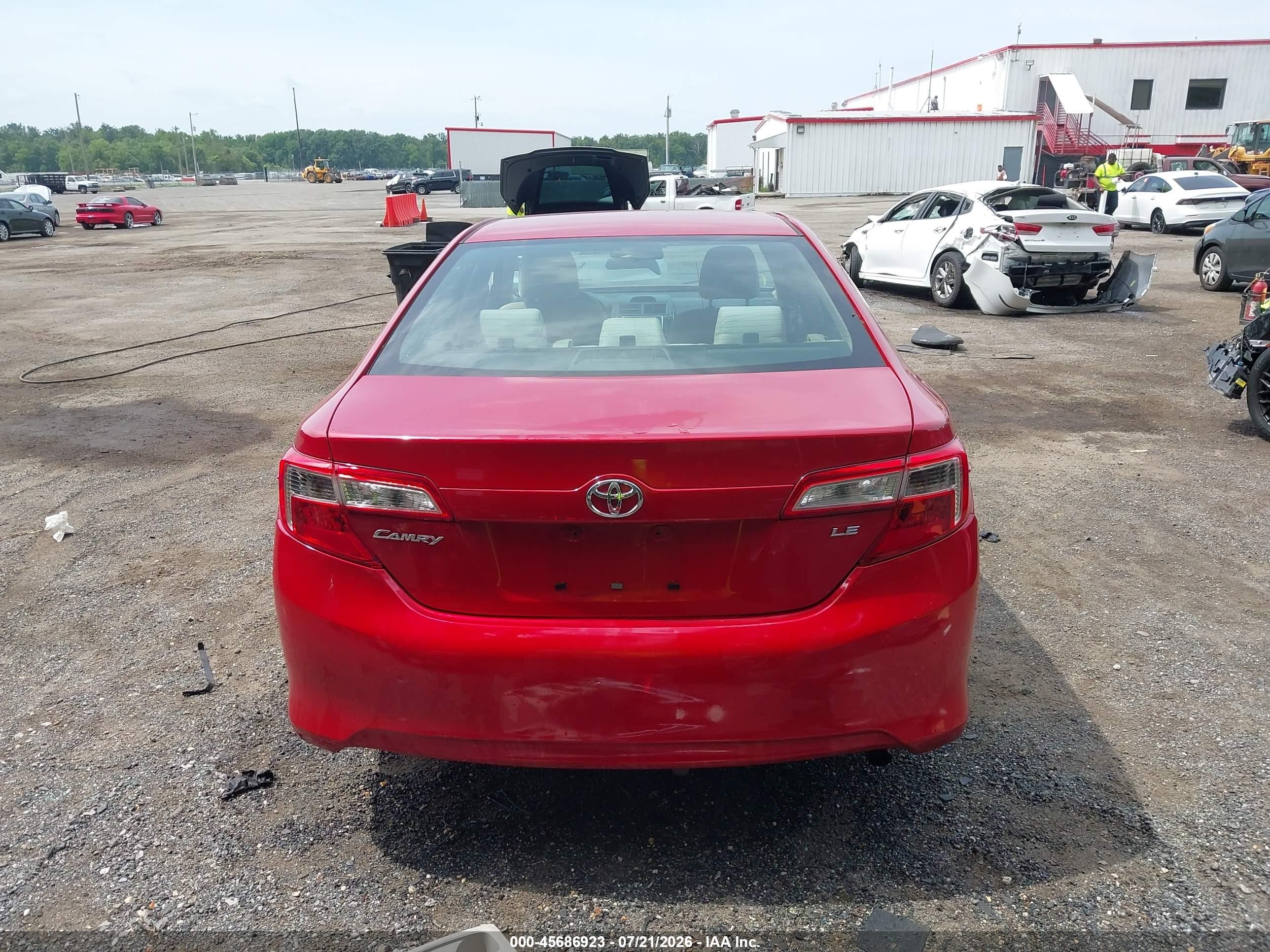 2013 Toyota Camry Le Red vin: 4T1BF1FK7DU669821