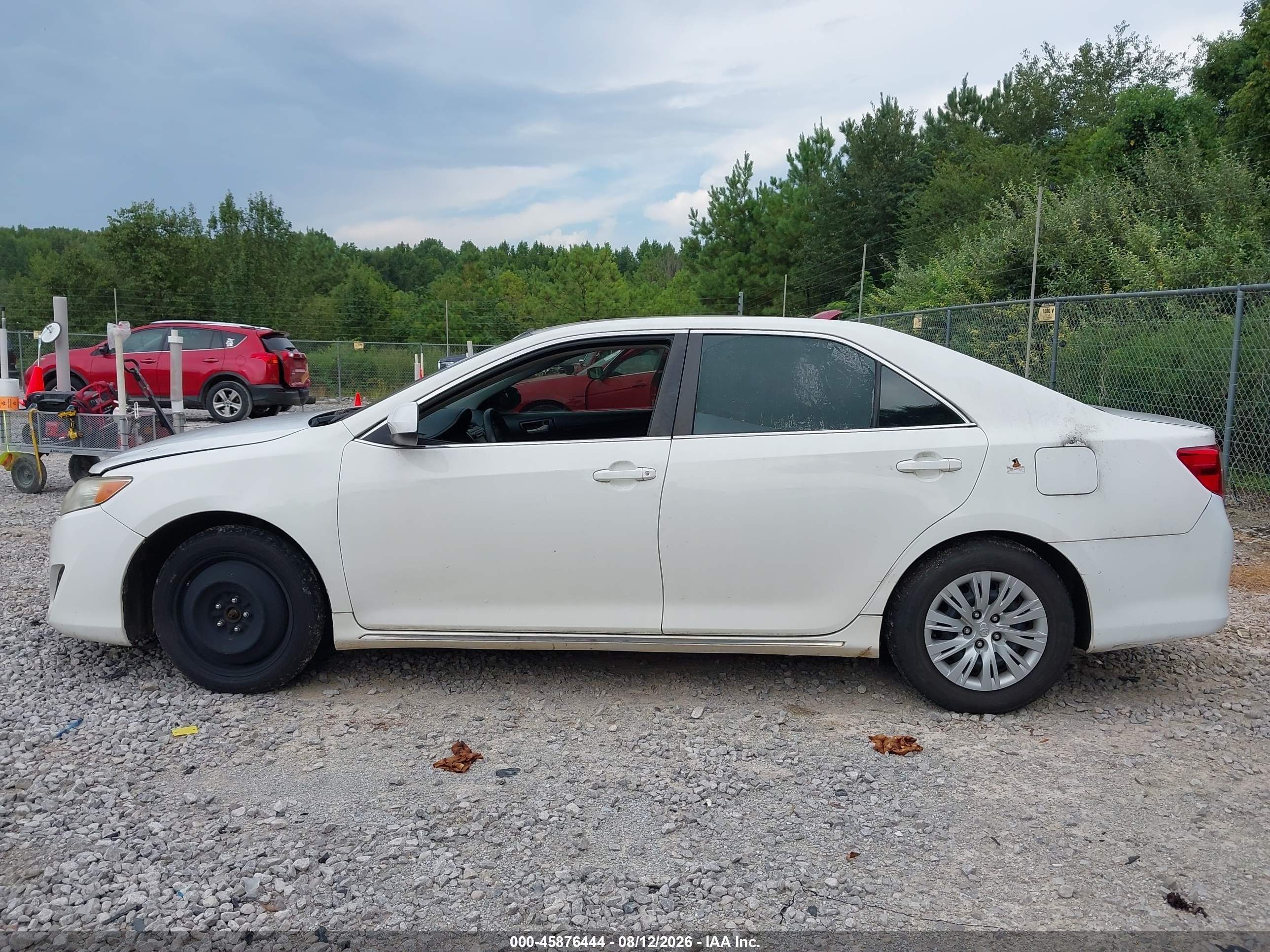 2013 Toyota Camry Le White vin: 4T1BF1FK7DU713624