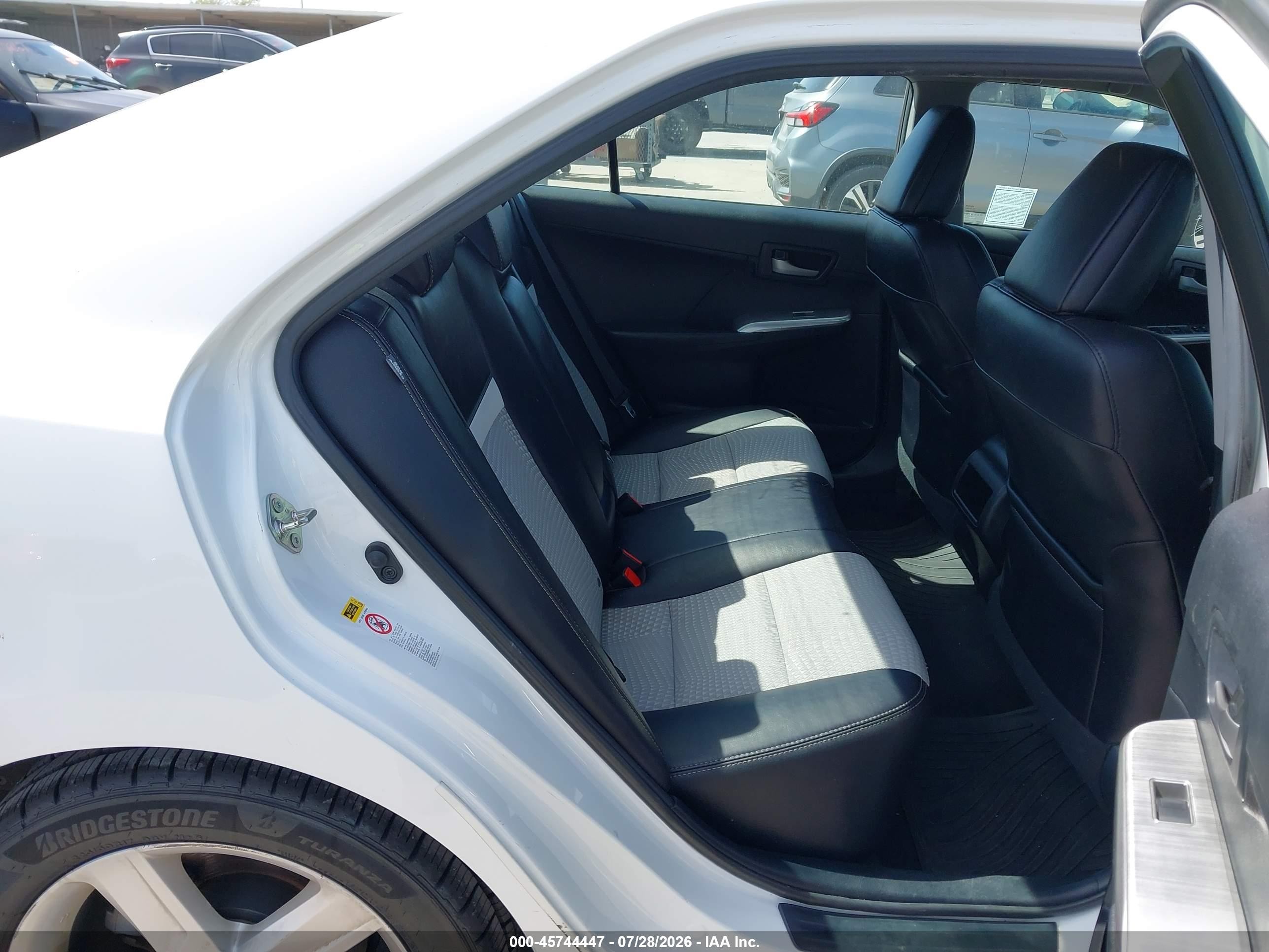 2014 Toyota Camry Se White vin: 4T1BF1FK7EU330719