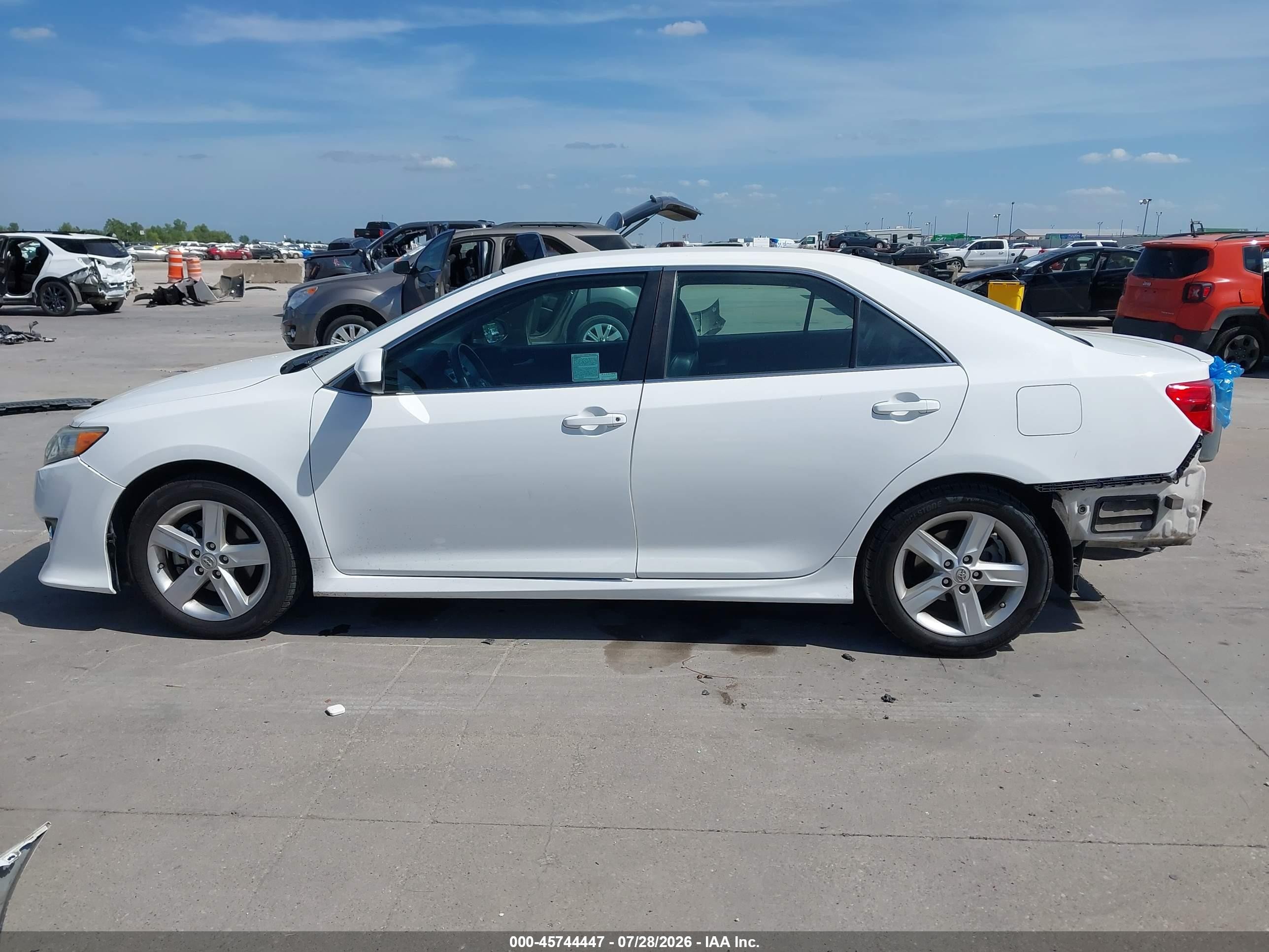2014 Toyota Camry Se White vin: 4T1BF1FK7EU330719