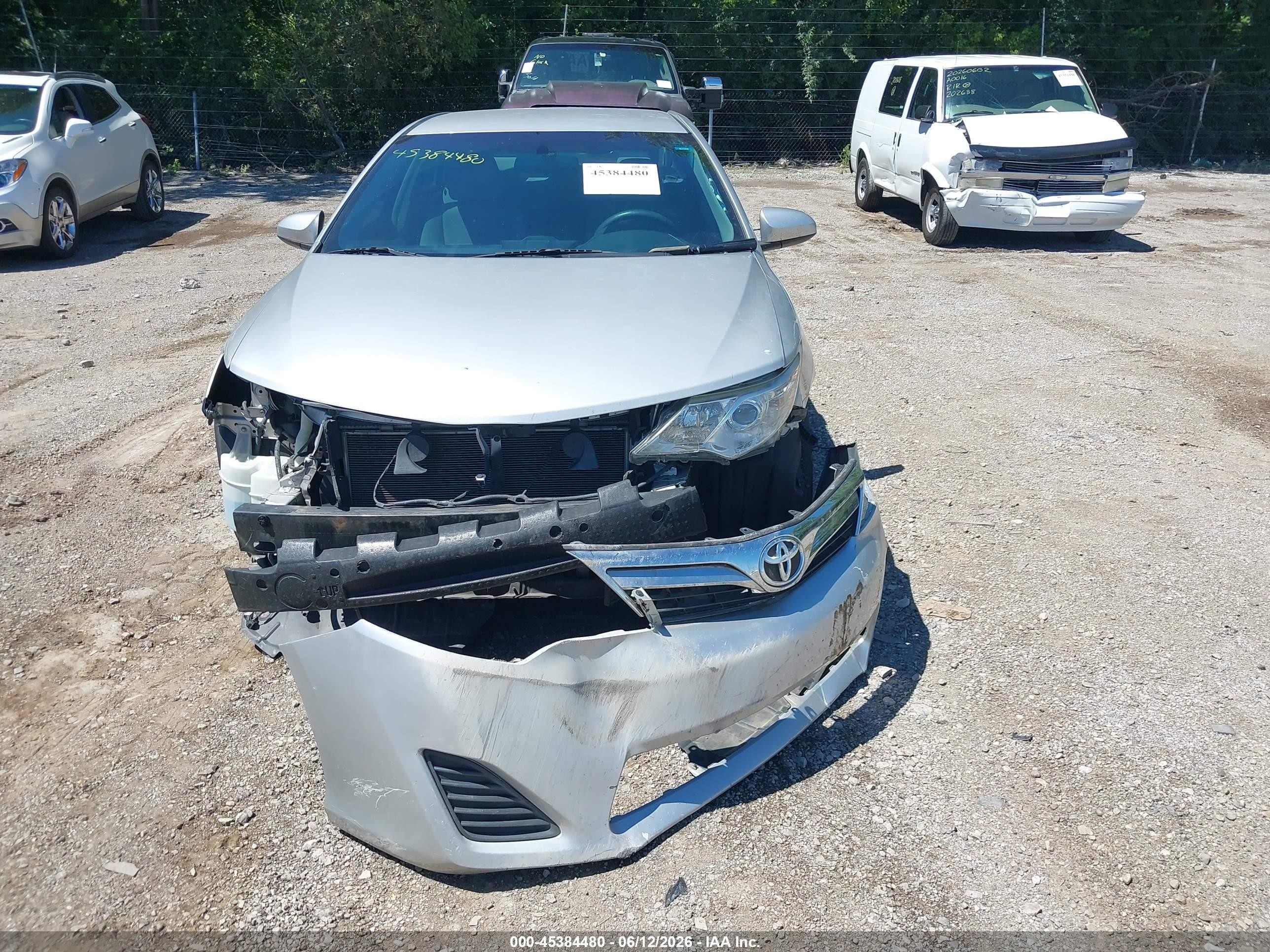 2014 Toyota Camry Le Серебряный vin: 4T1BF1FK7EU336973