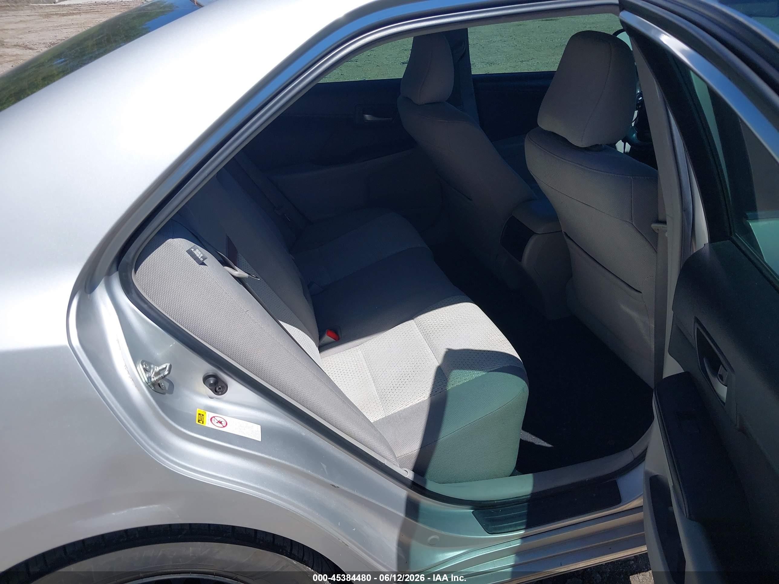 2014 Toyota Camry Le Серебряный vin: 4T1BF1FK7EU336973