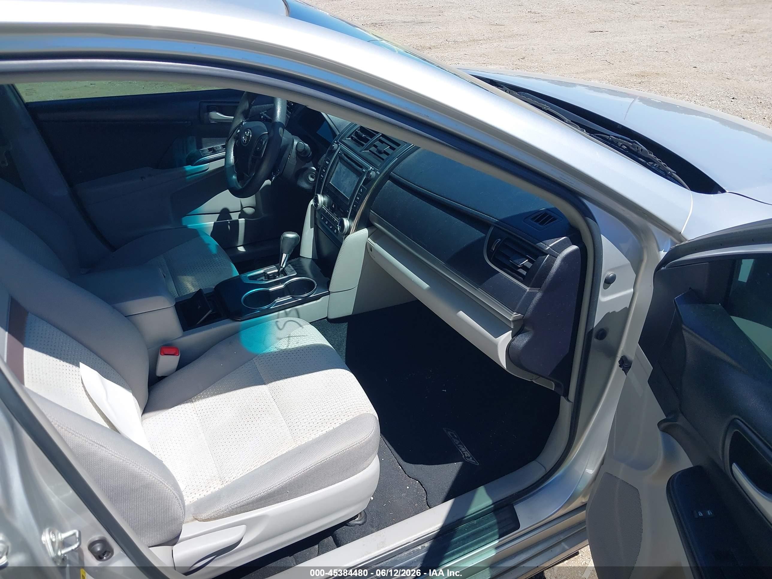 2014 Toyota Camry Le Серебряный vin: 4T1BF1FK7EU336973