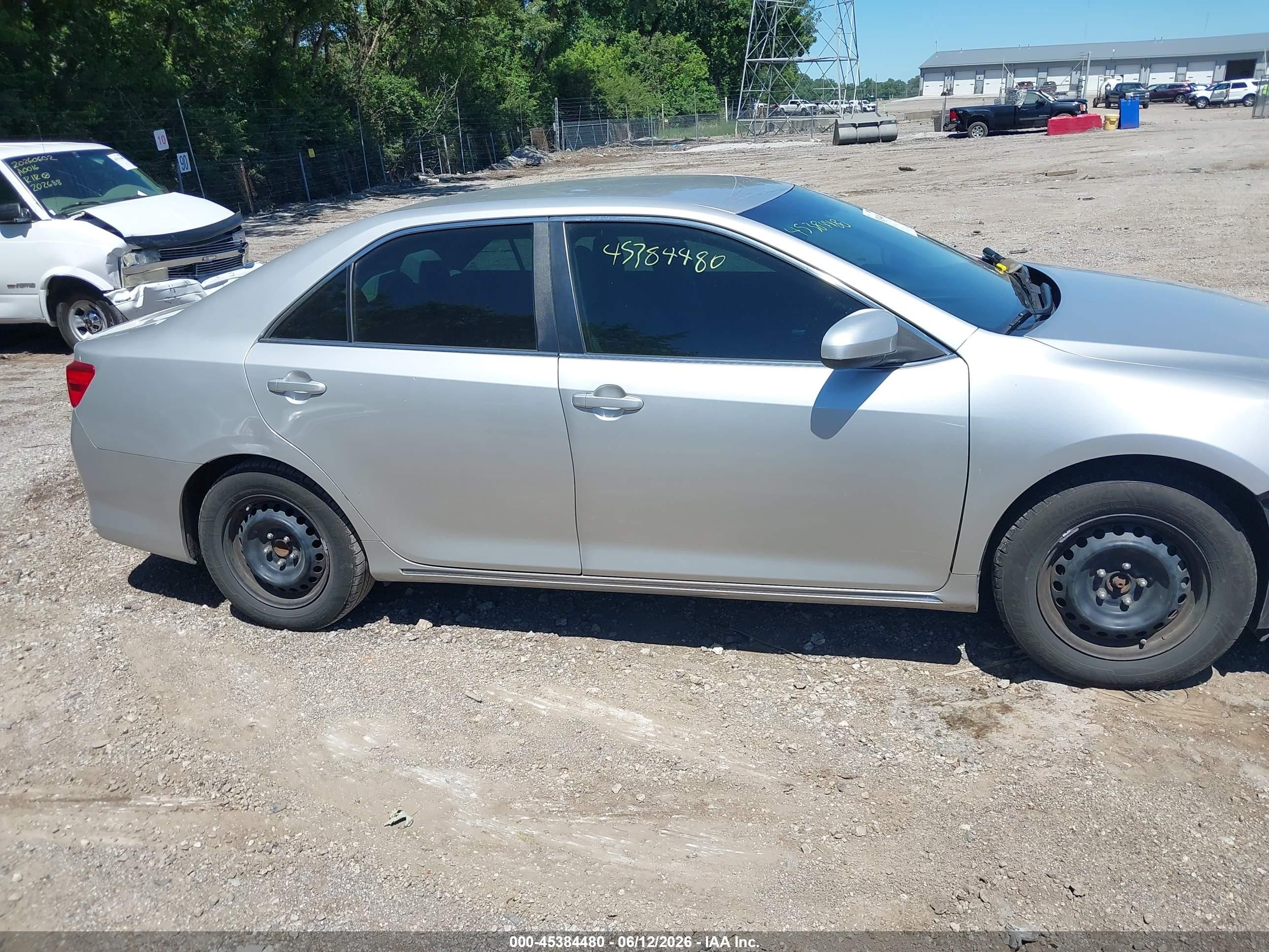 2014 Toyota Camry Le Серебряный vin: 4T1BF1FK7EU336973