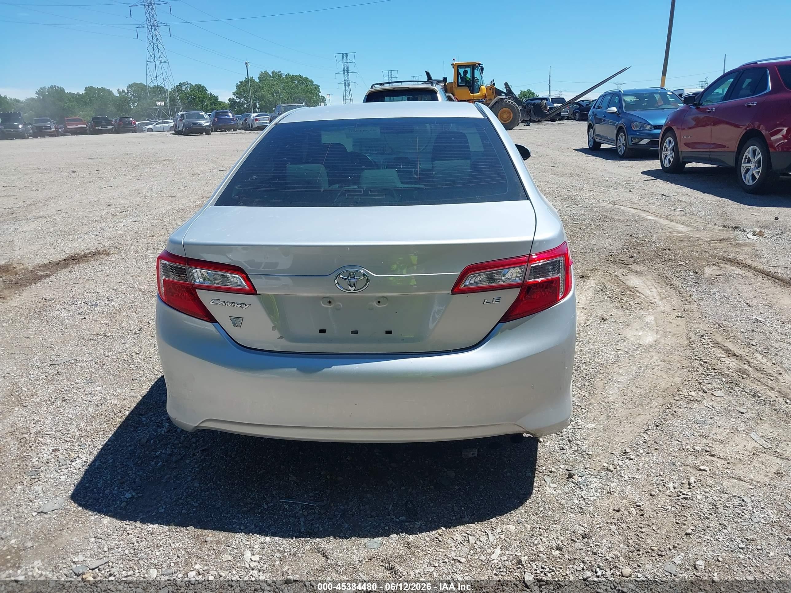 2014 Toyota Camry Le Серебряный vin: 4T1BF1FK7EU336973