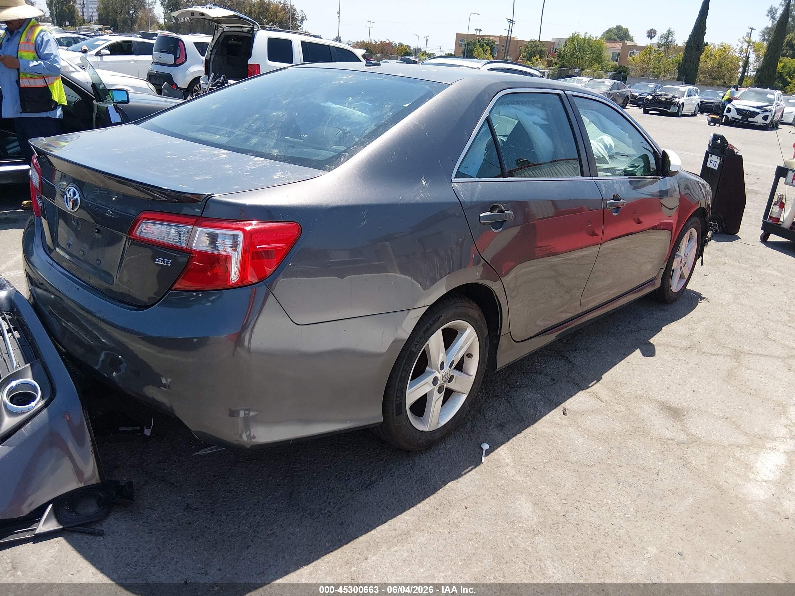 2014 Toyota Camry Se Серый vin: 4T1BF1FK7EU348430