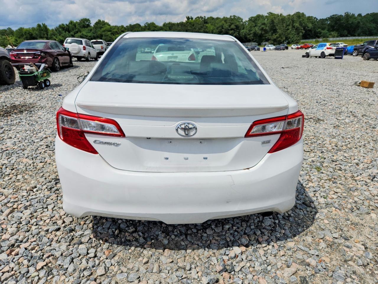 2014 Toyota Camry Se White vin: 4T1BF1FK7EU355670