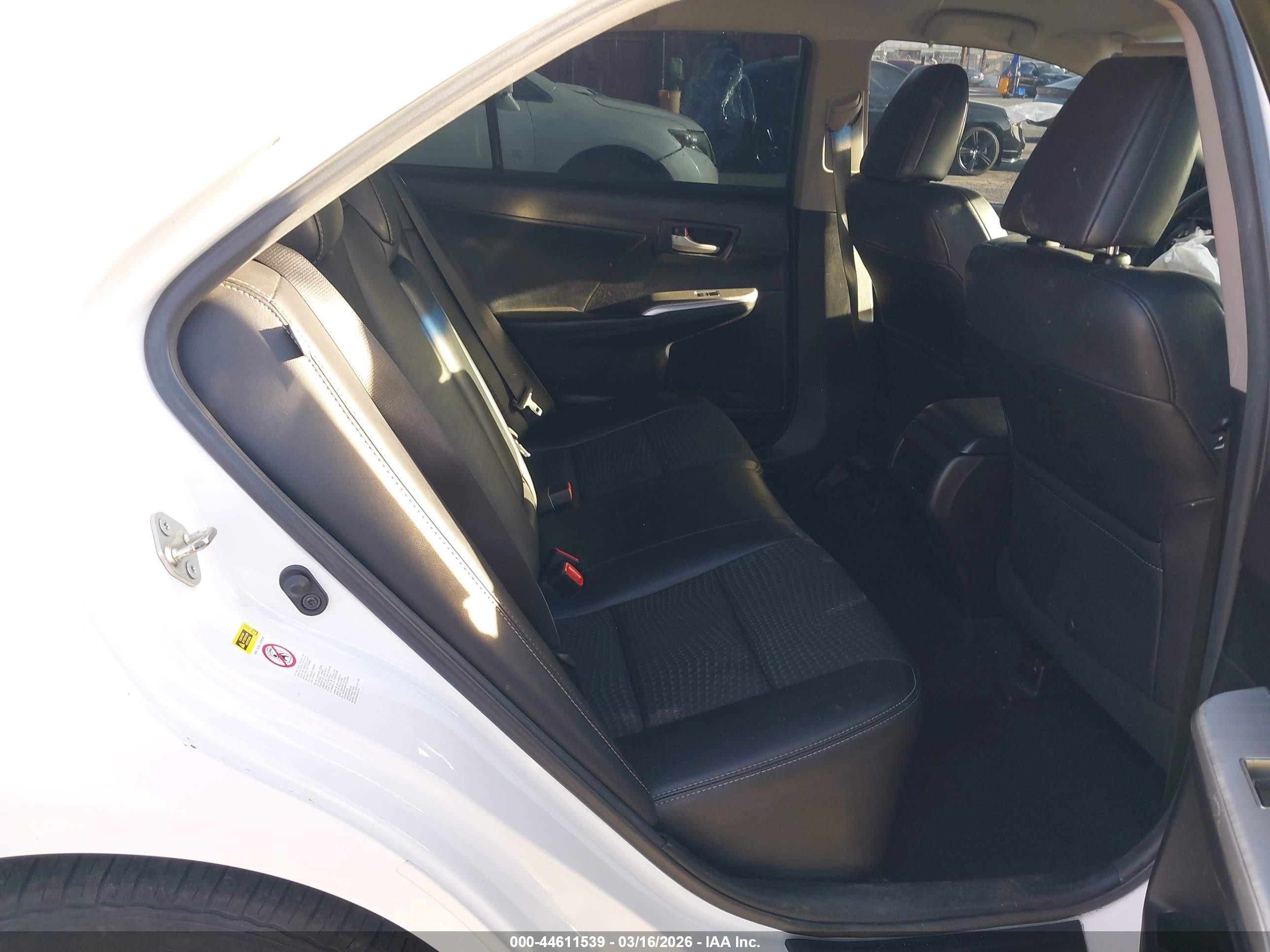 2014 Toyota Camry Se White vin: 4T1BF1FK7EU395554