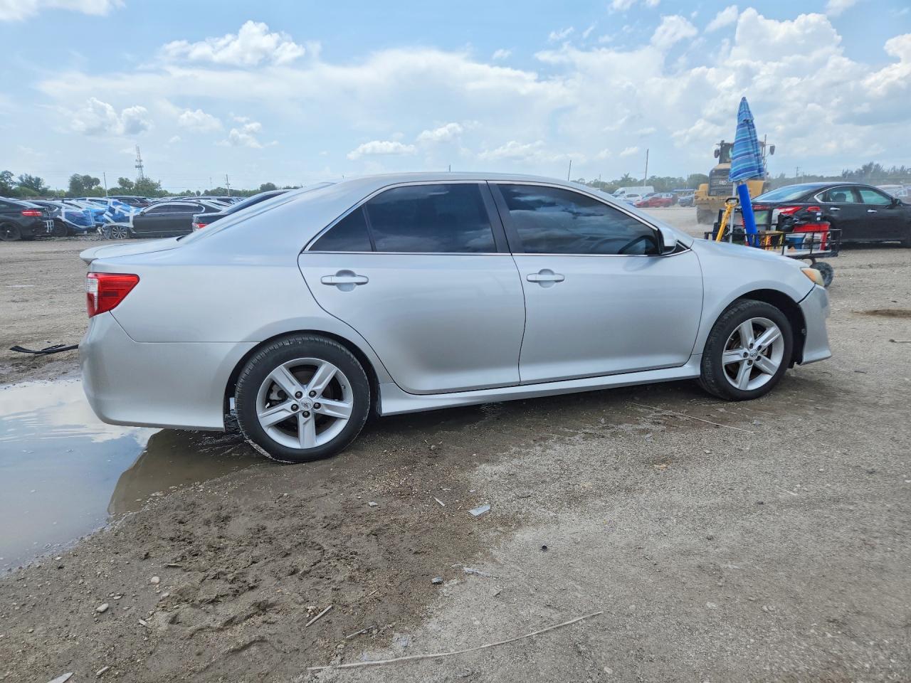 2014 Toyota Camry Se Серебряный vin: 4T1BF1FK7EU425071